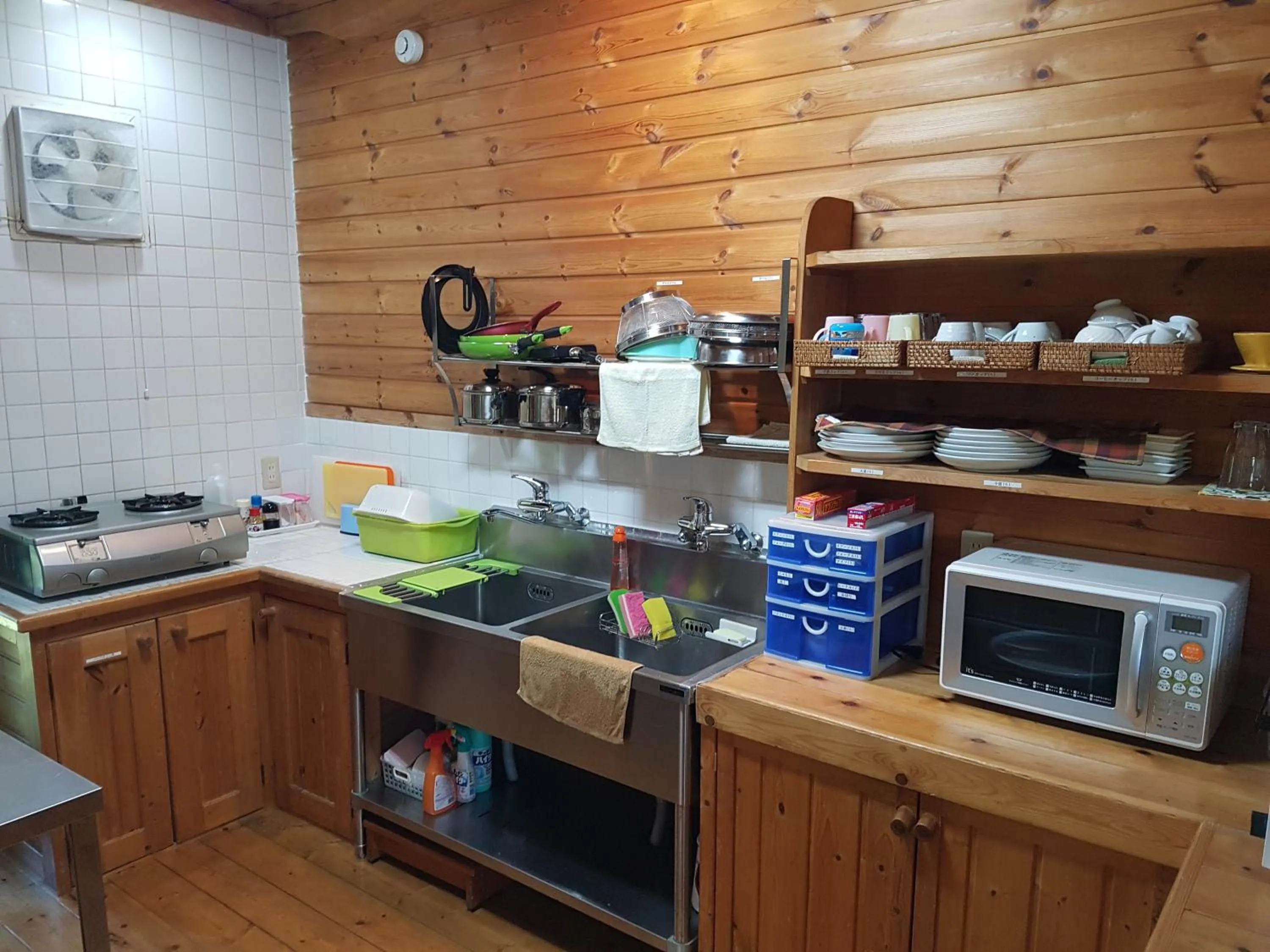 Kitchen or kitchenette in Lassy Condominium