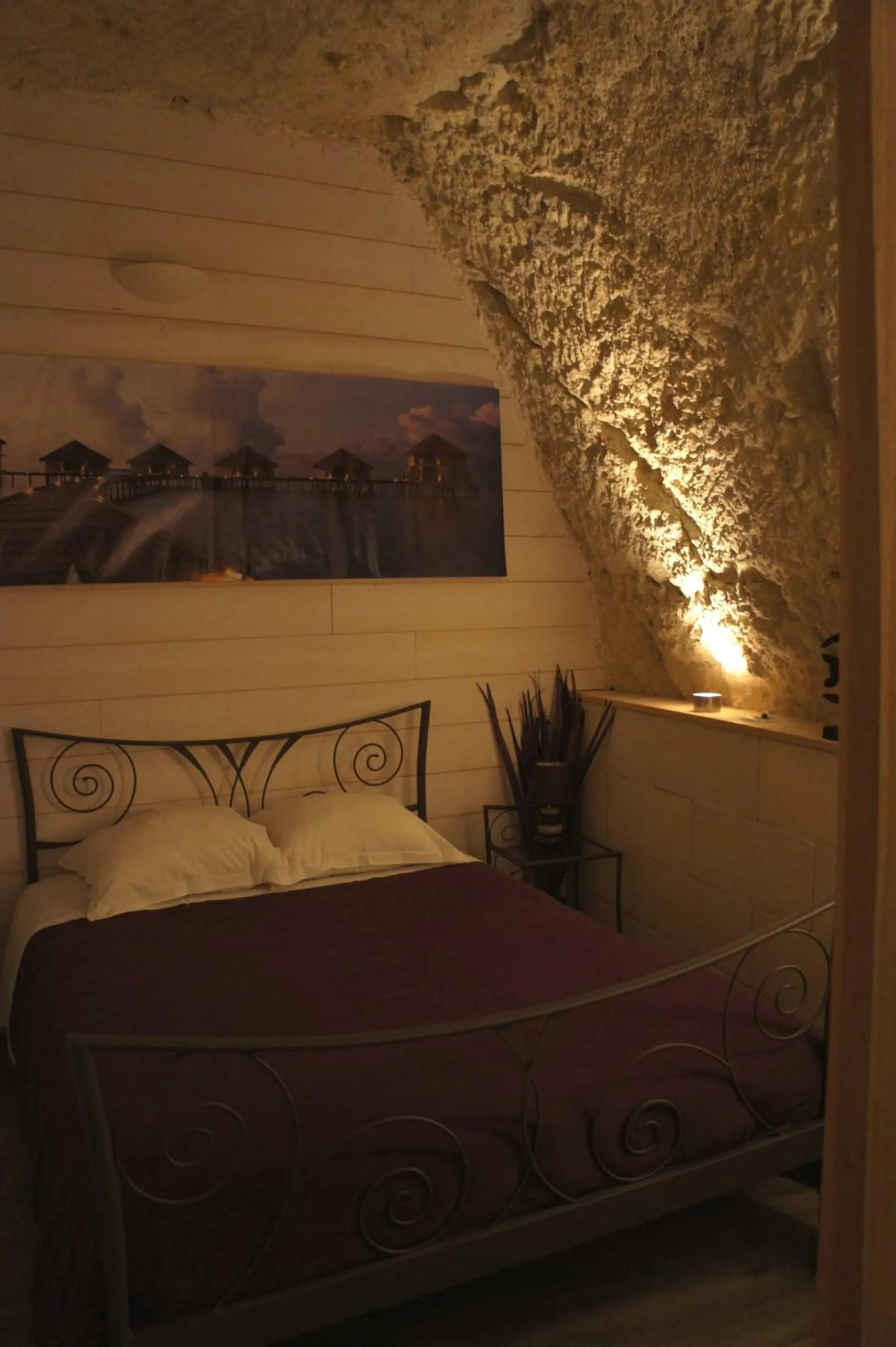 Bedroom, Bed in Chambres d'Hôtes Troglodytes Le Clos de L'Hermitage