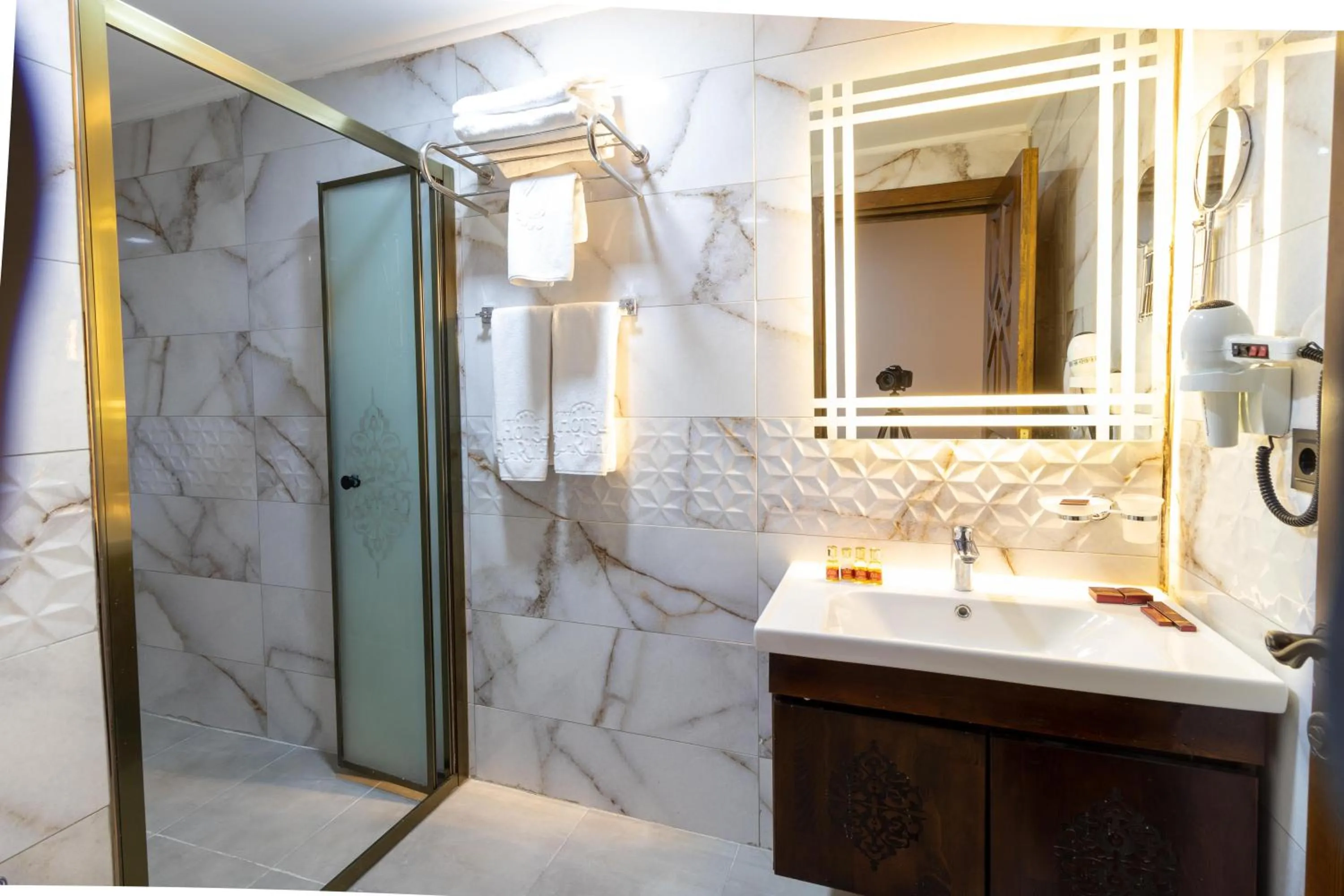 Bathroom in Elruha Hotel