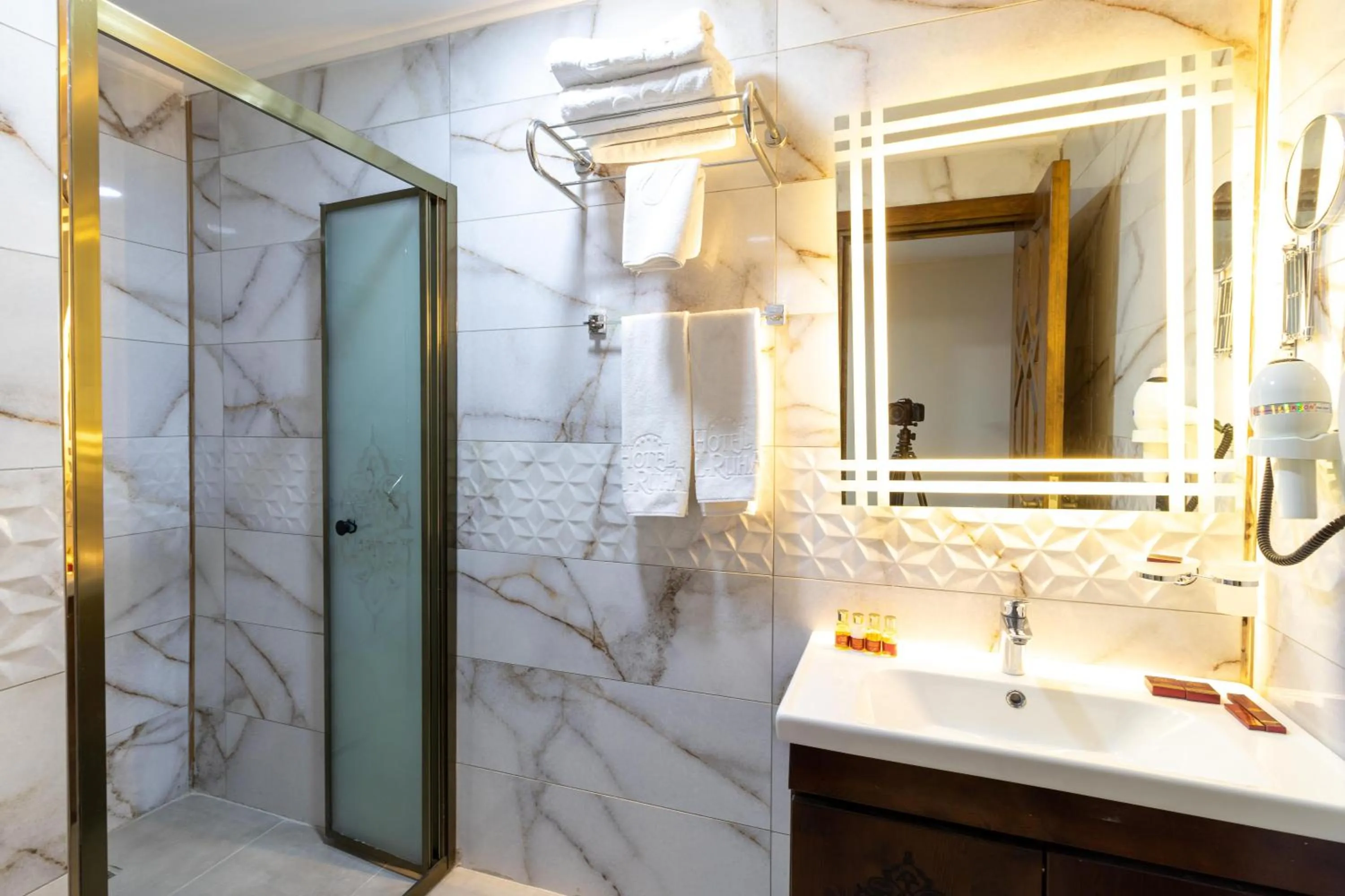 Bathroom in Elruha Hotel