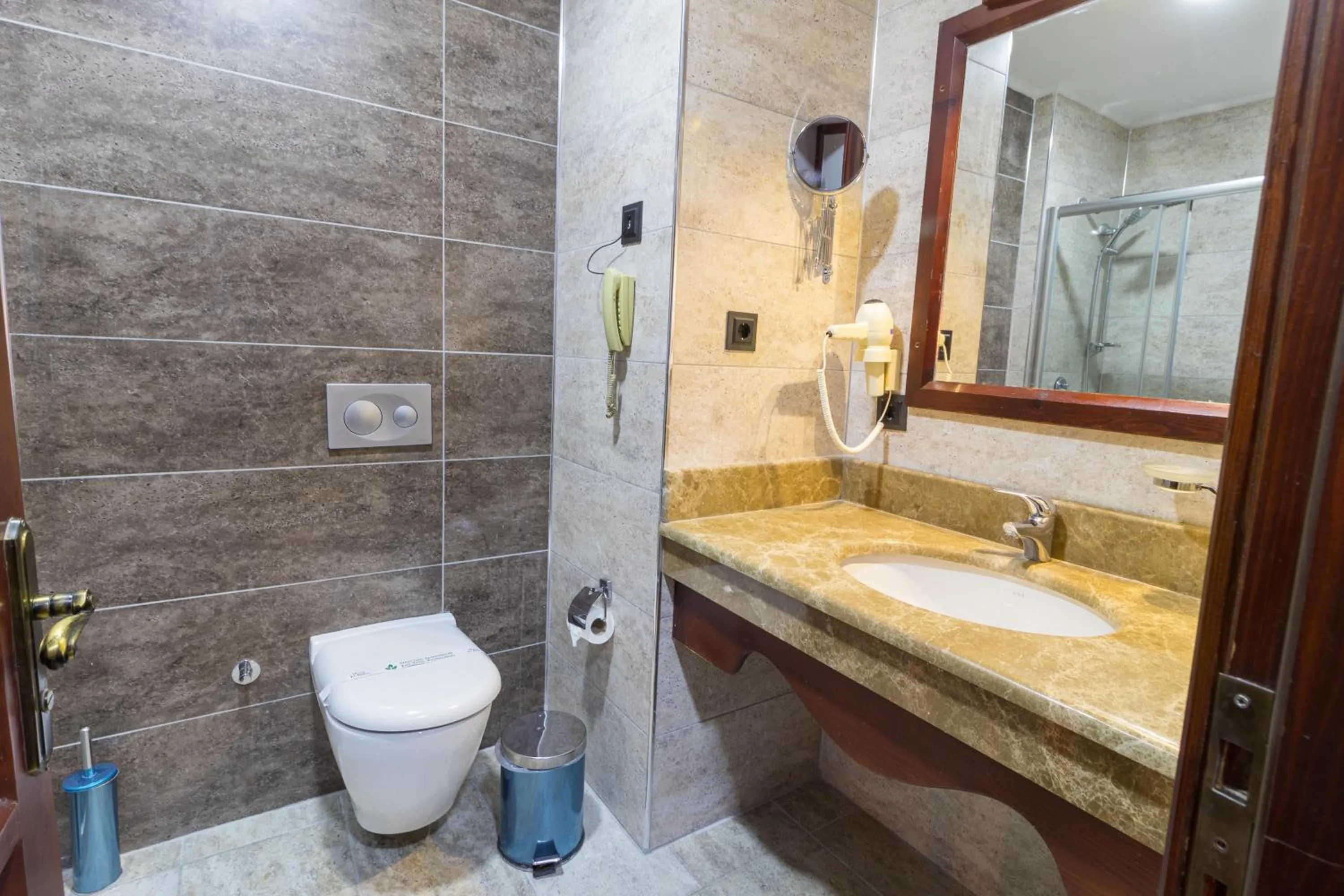 Toilet in Elruha Hotel