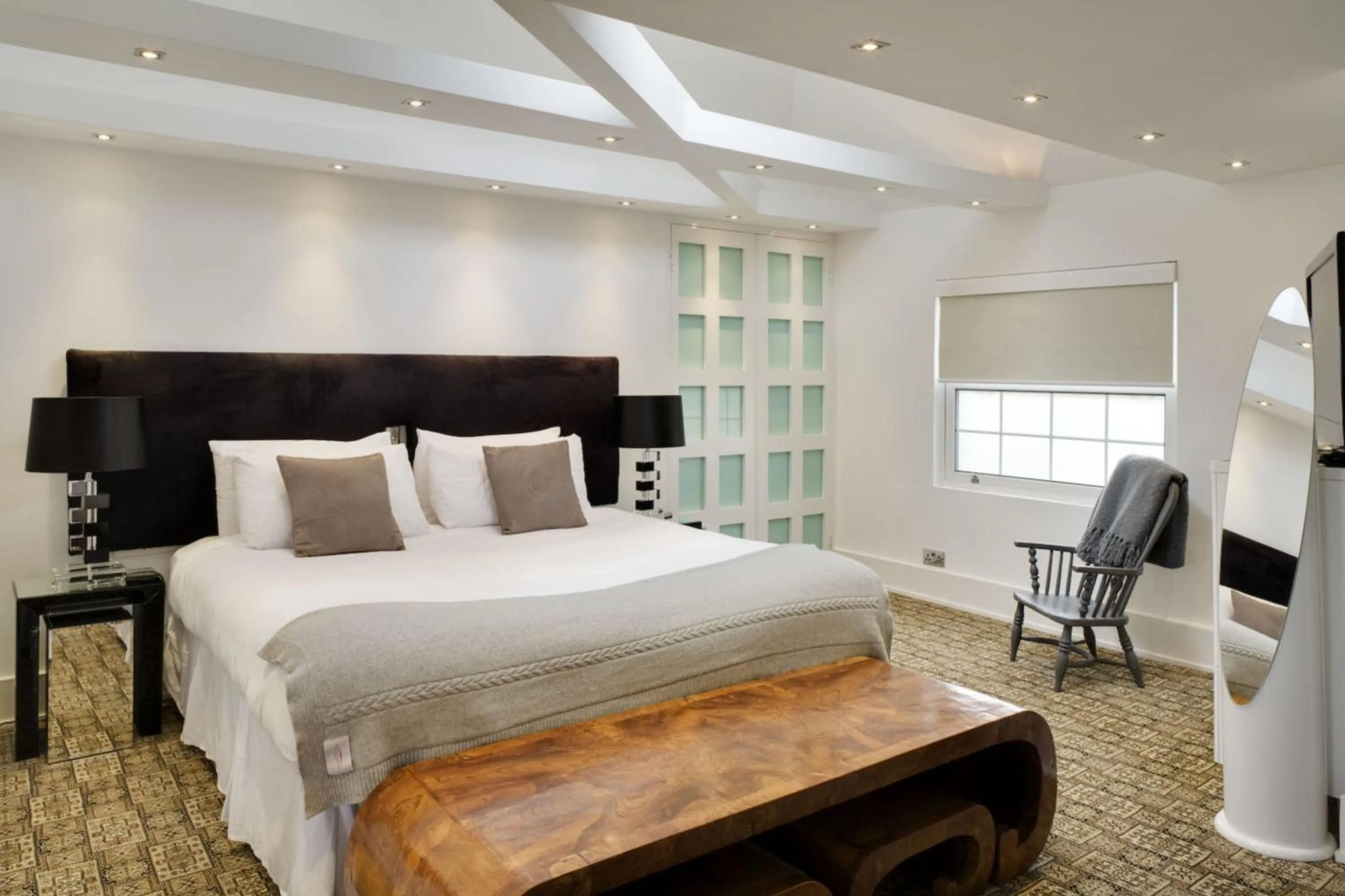 Bed in Zanzibar House 8-Bedroom Holiday House with Hot Tub & Yoga Studio