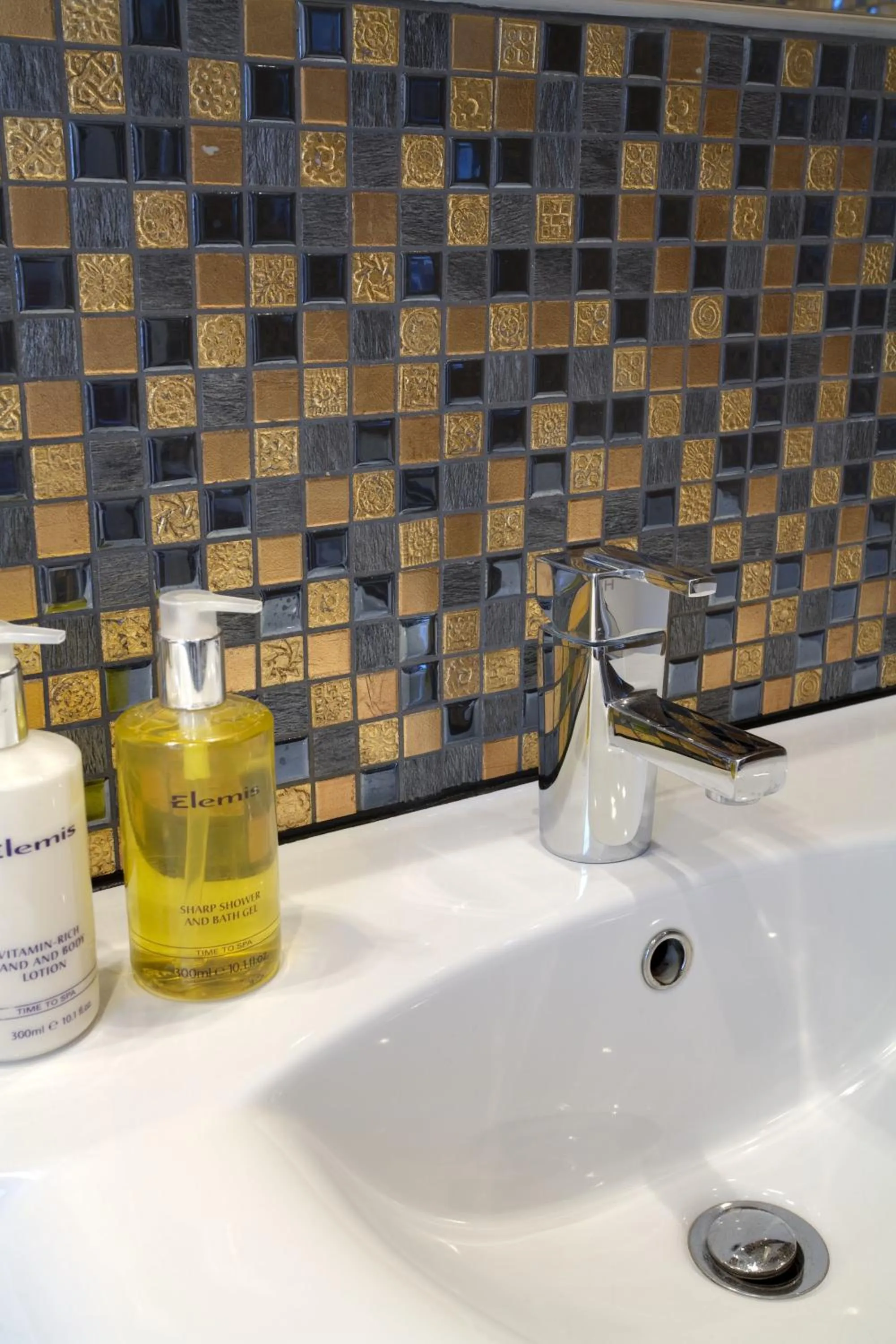 Bathroom in Zanzibar House 8-Bedroom Holiday House with Hot Tub & Yoga Studio