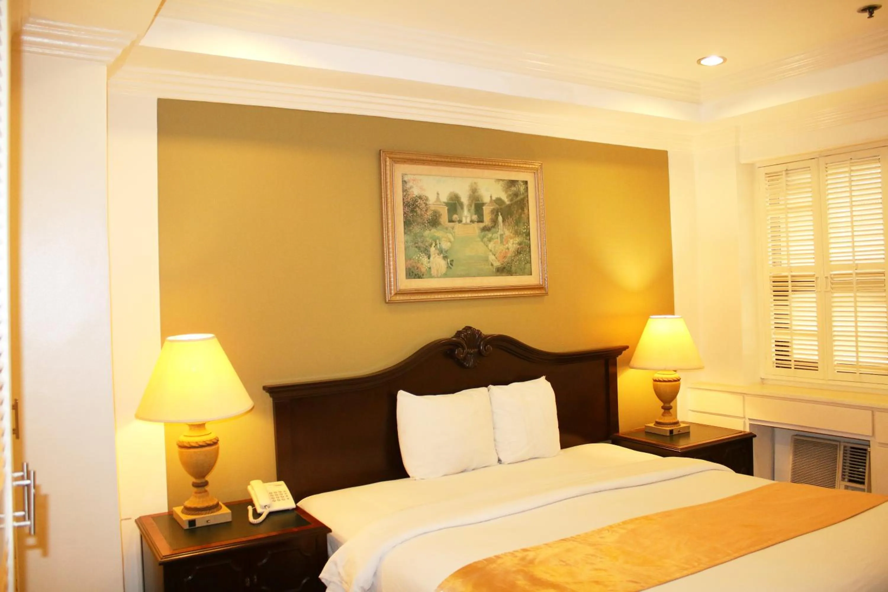 Bed in Lourdes Family Suites Makati powered by Cocotel