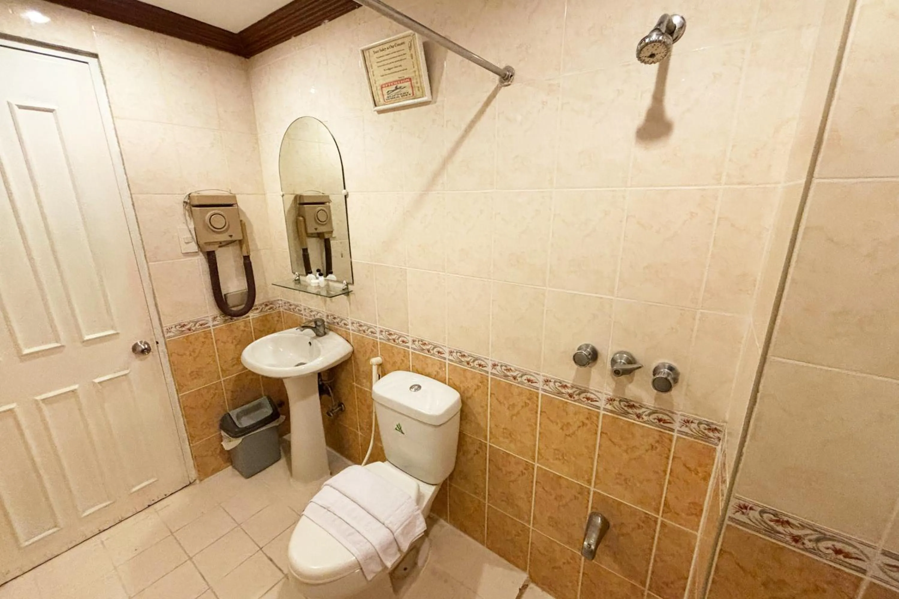 Lourdes Family Suites Makati powered by Cocotel