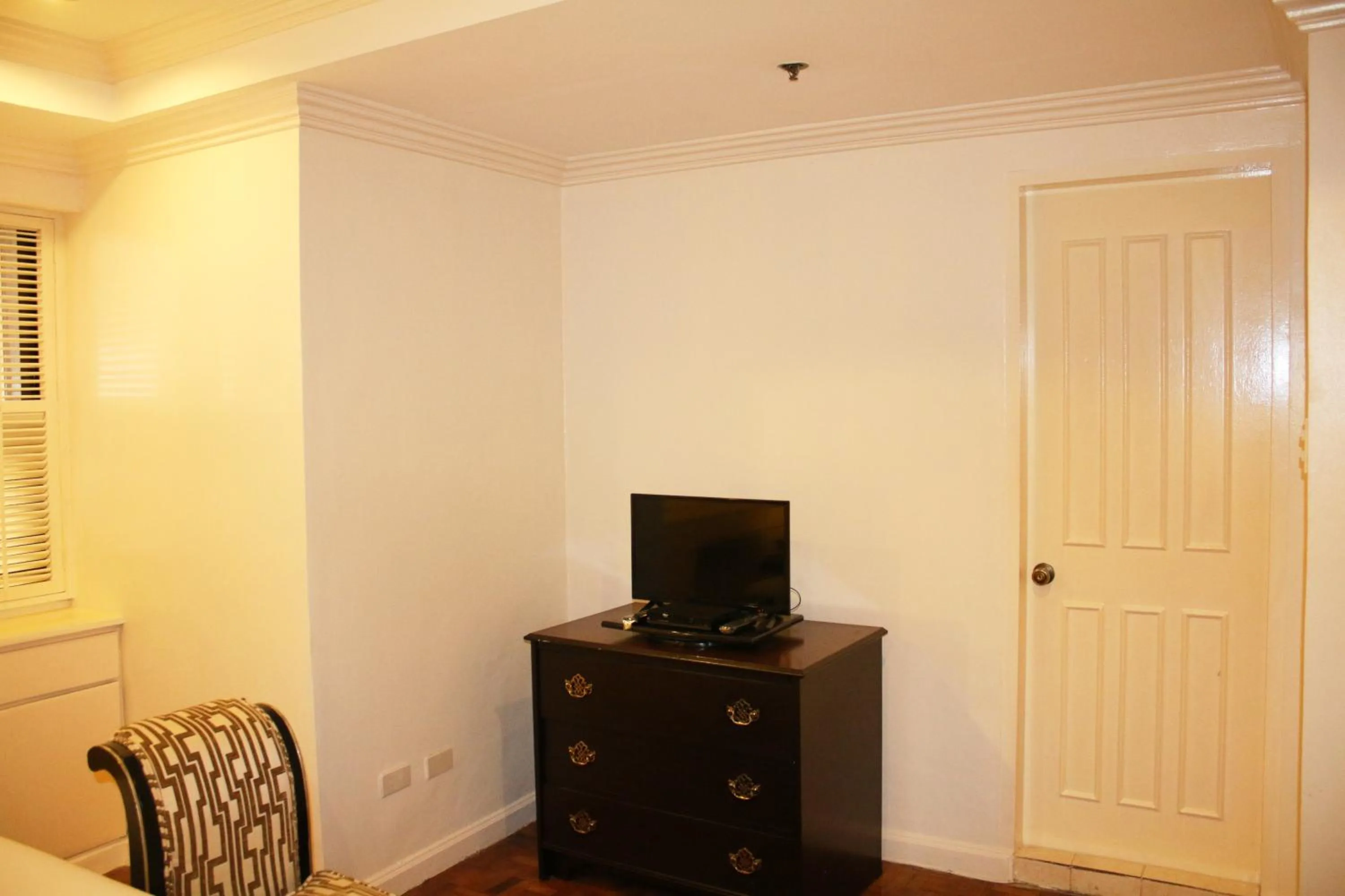 Lourdes Family Suites Makati powered by Cocotel