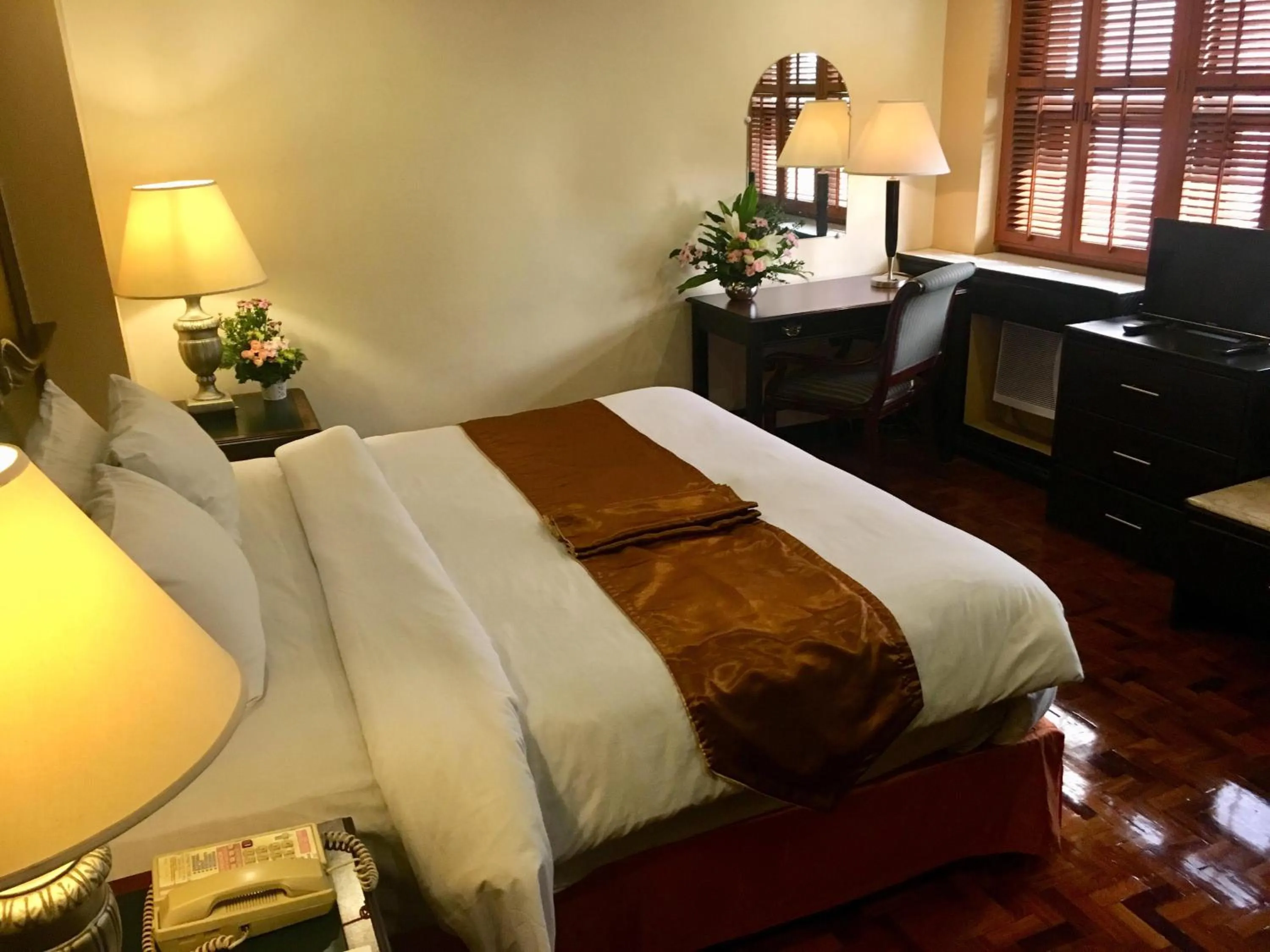 Bed in Lourdes Family Suites Makati powered by Cocotel