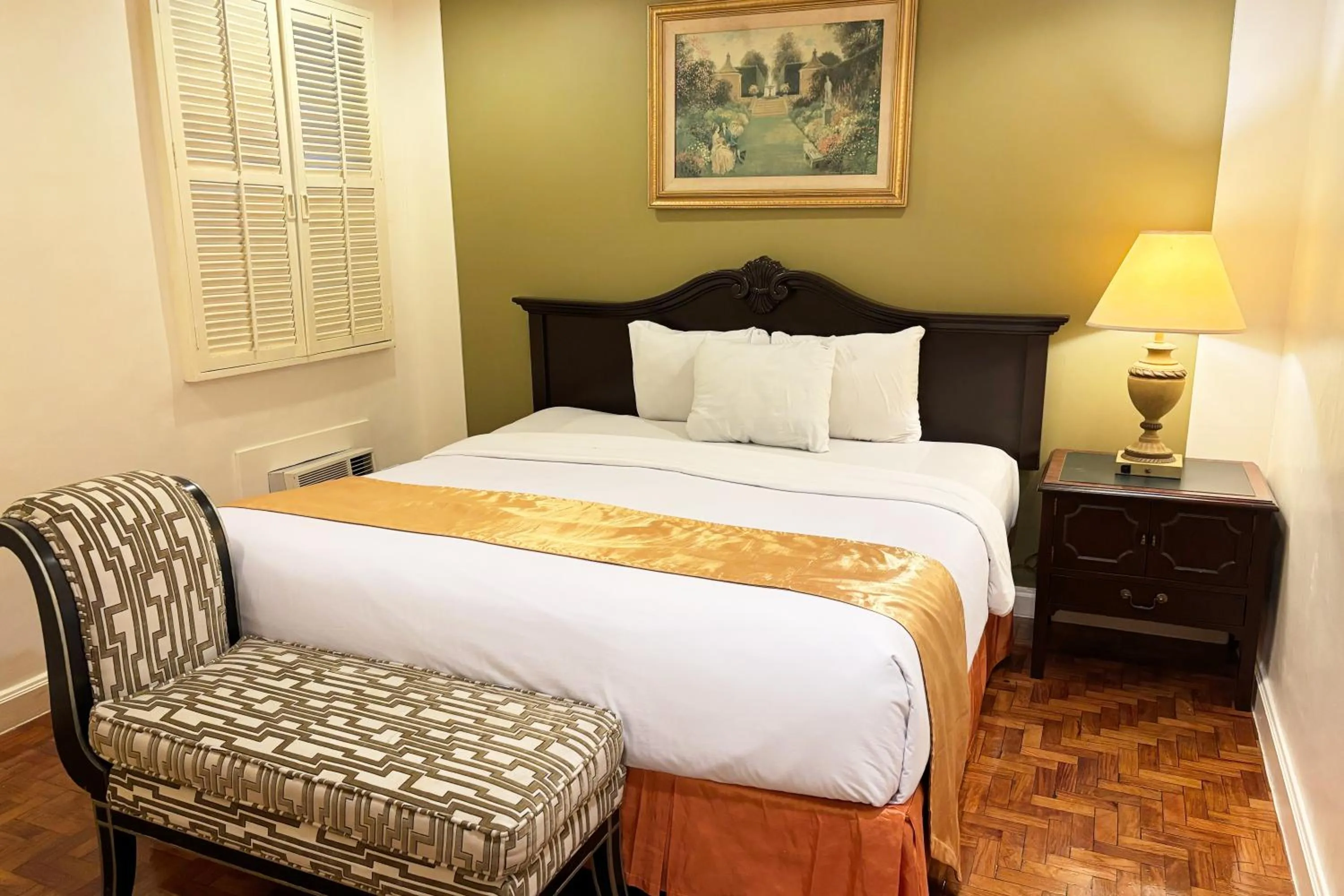 Bed in Lourdes Family Suites Makati powered by Cocotel