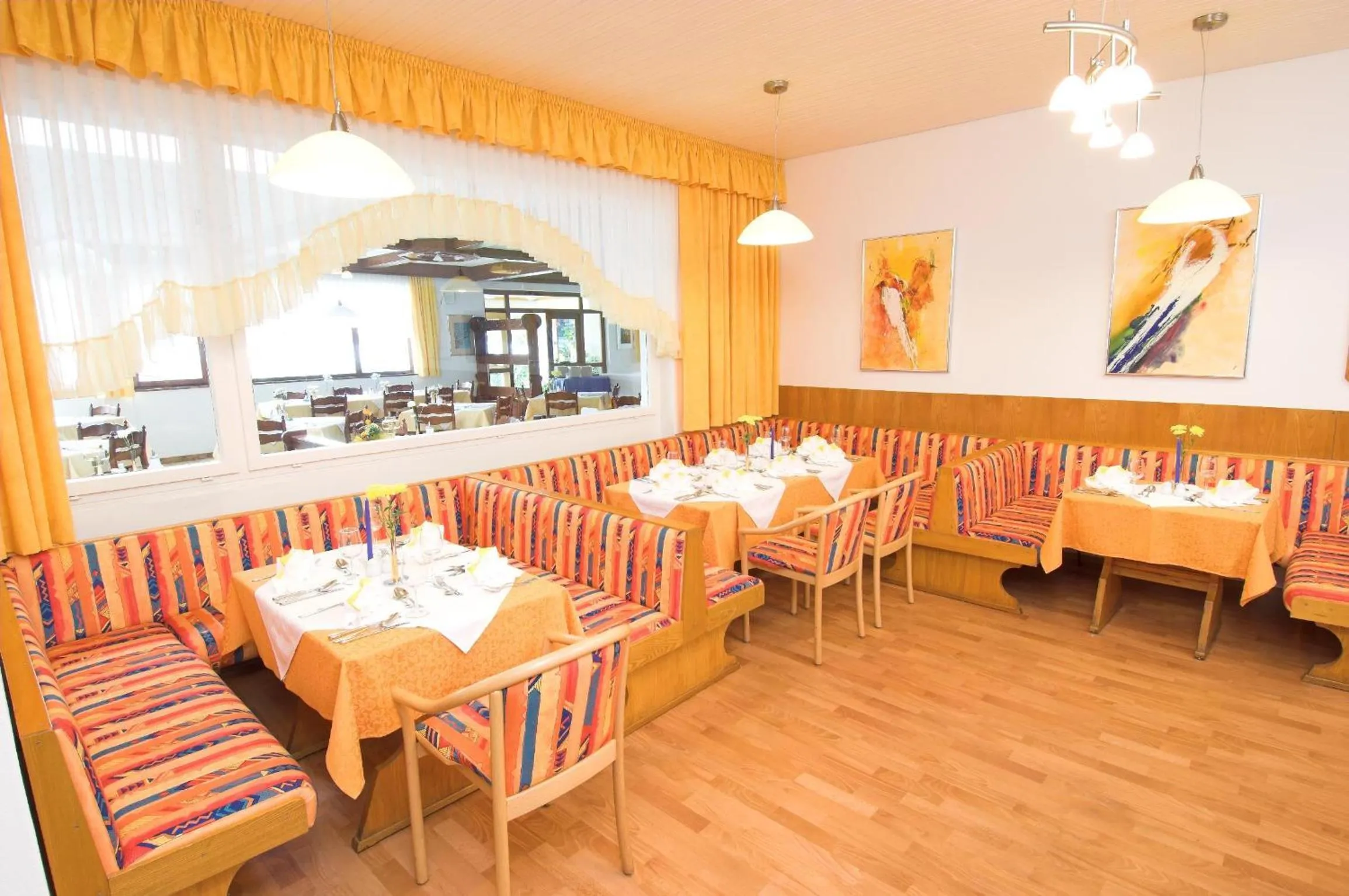 Restaurant/places to eat in Terrassenhotel Reichmann