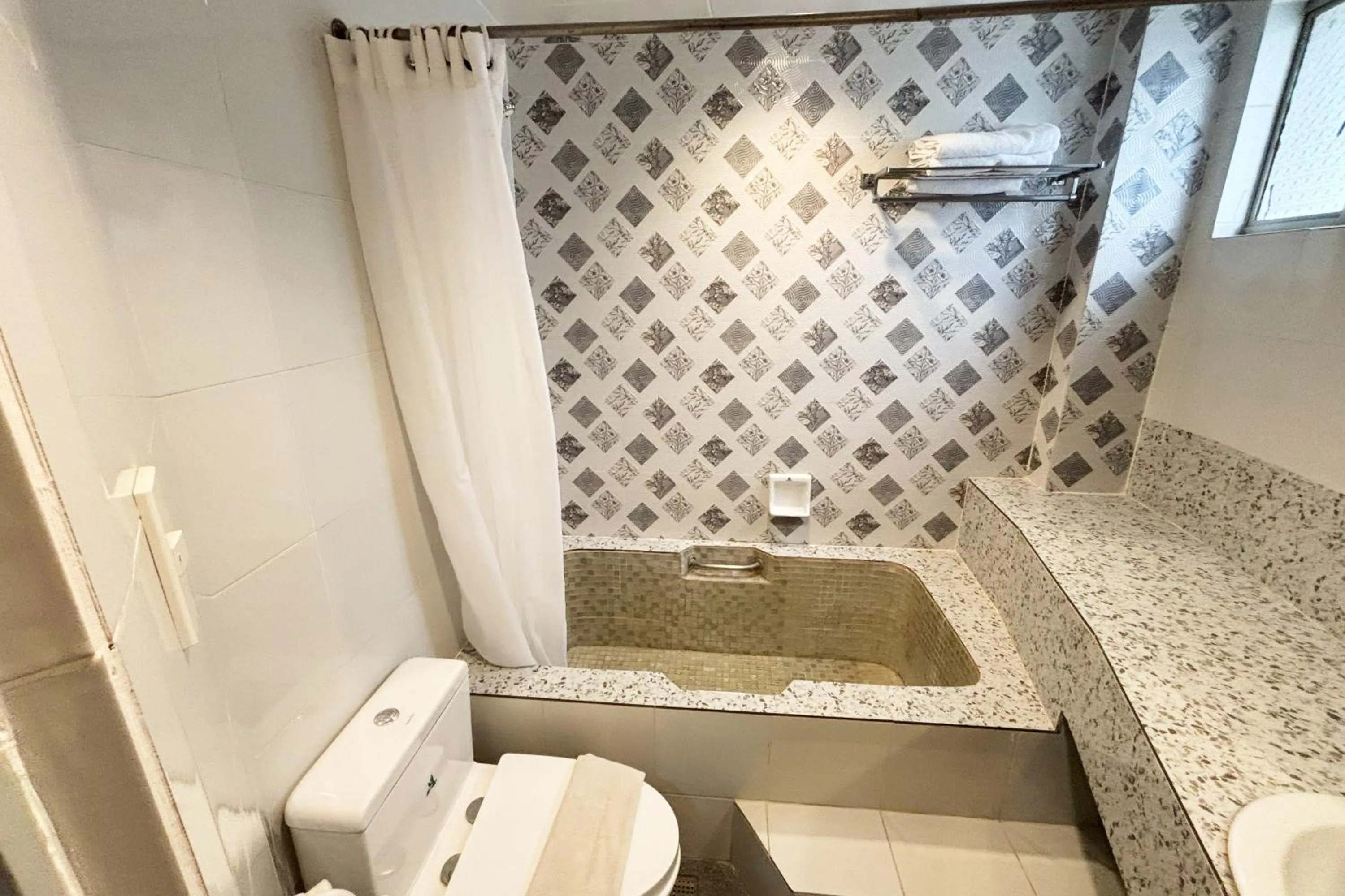 Camelot Hotel Quezon City powered by Cocotel