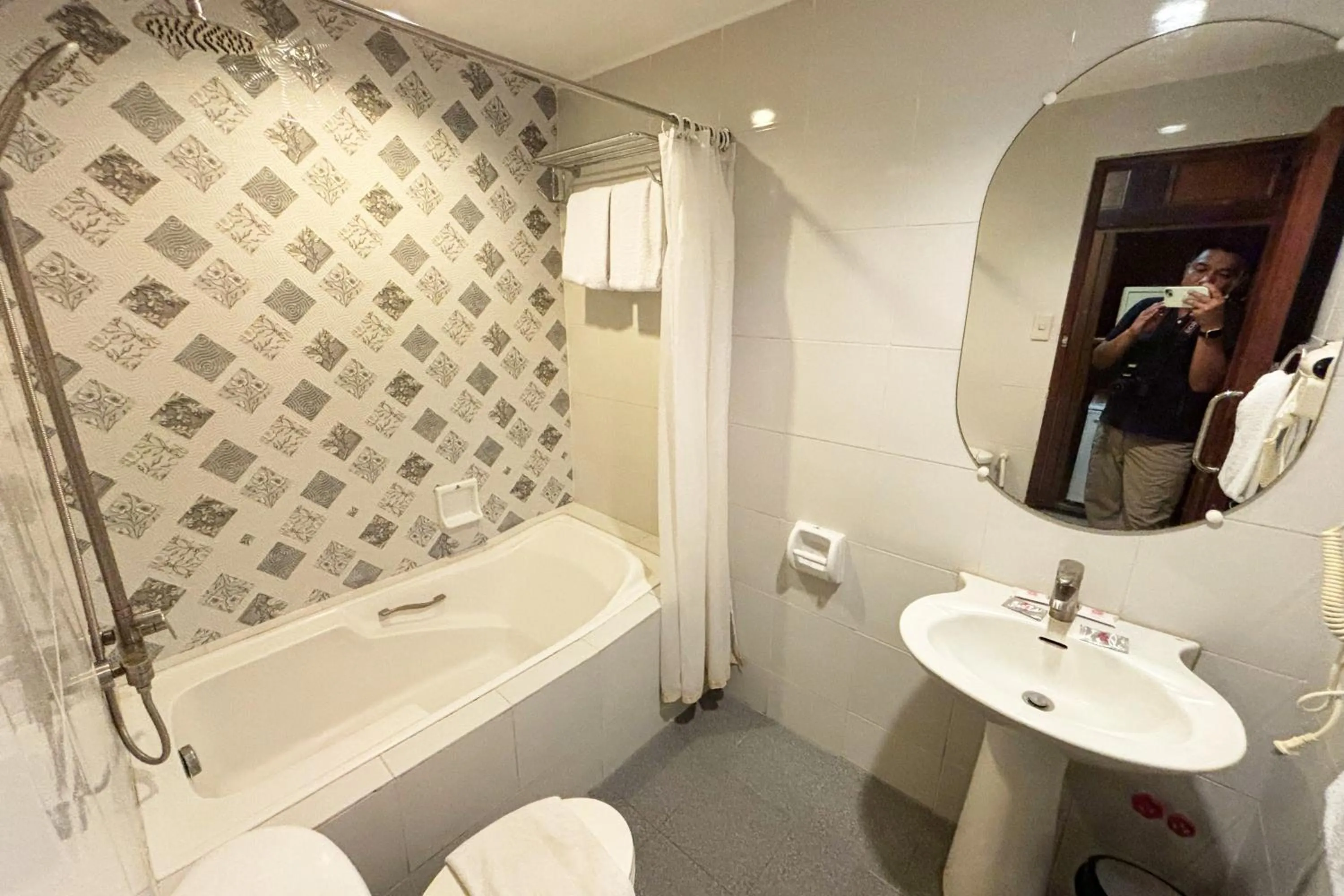 Camelot Hotel Quezon City powered by Cocotel