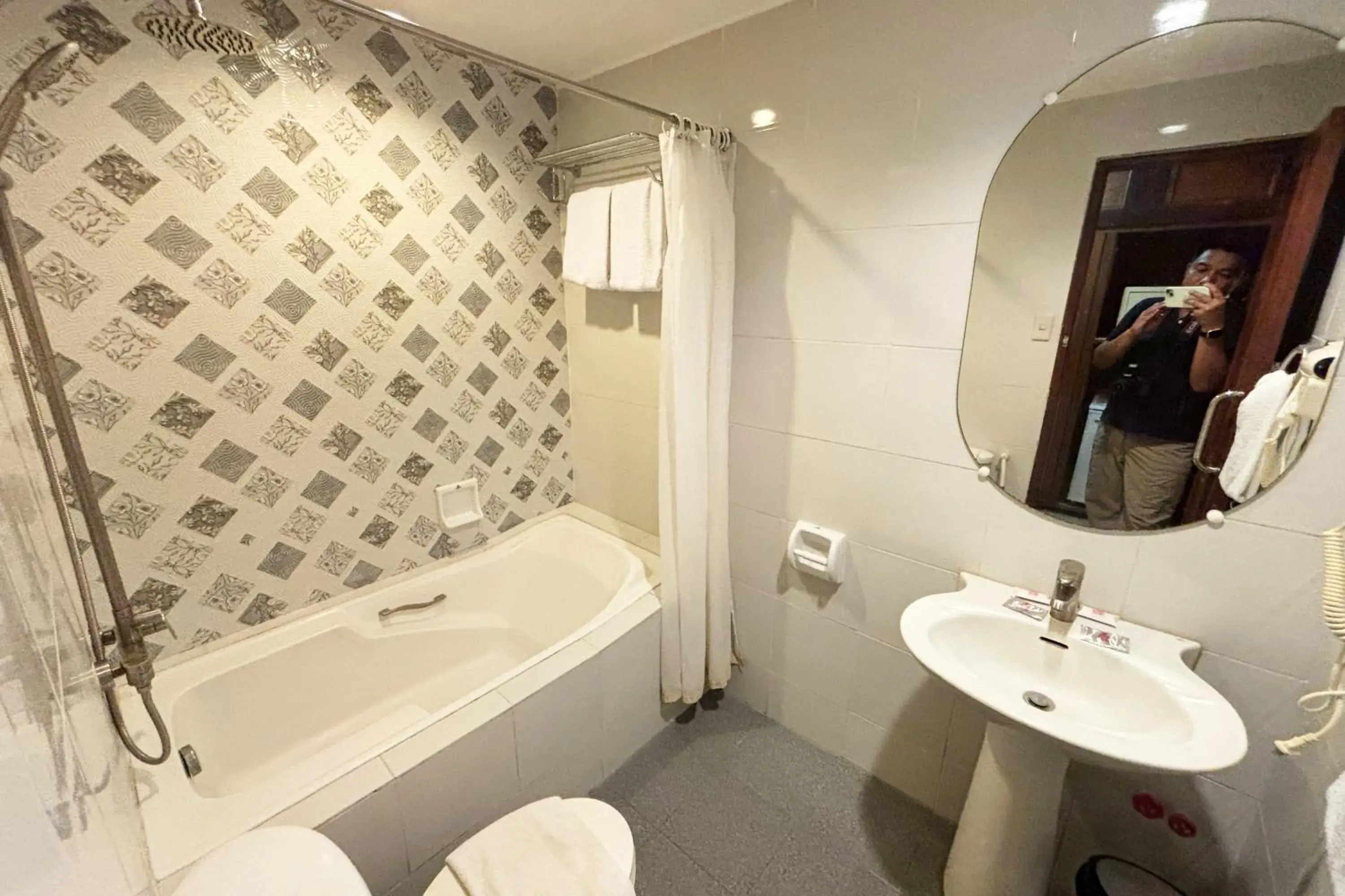 Executive Suite in Camelot Hotel Quezon City powered by Cocotel Executive Suite in Camelot Hotel Quezon City powered by Cocotel