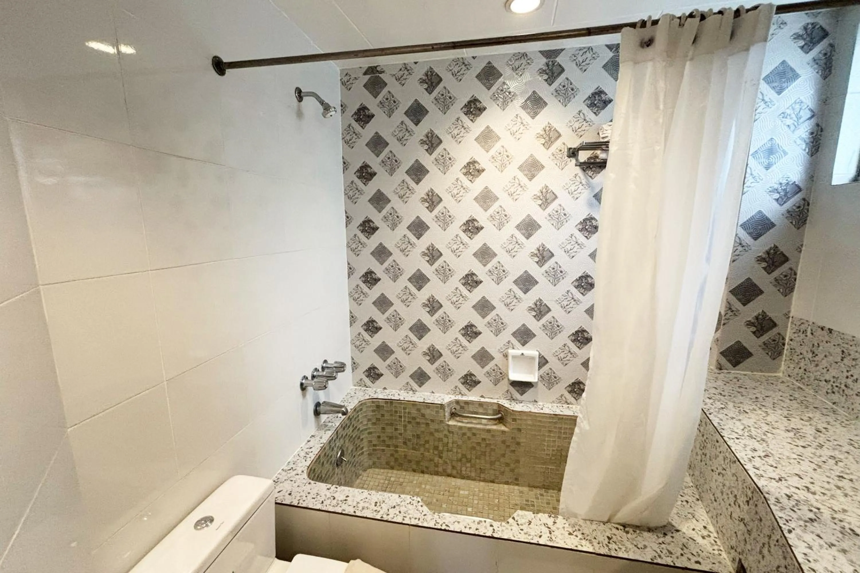 Camelot Hotel Quezon City powered by Cocotel