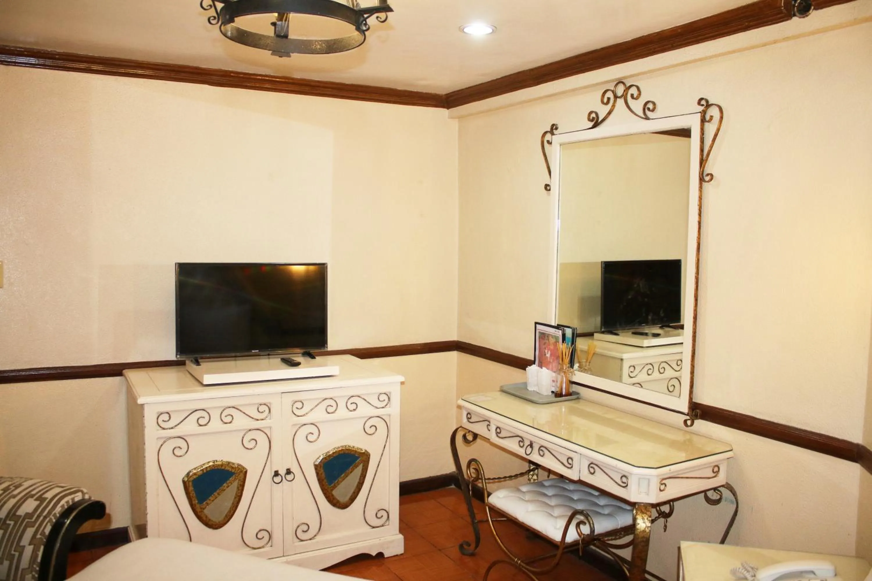 Camelot Hotel Quezon City powered by Cocotel