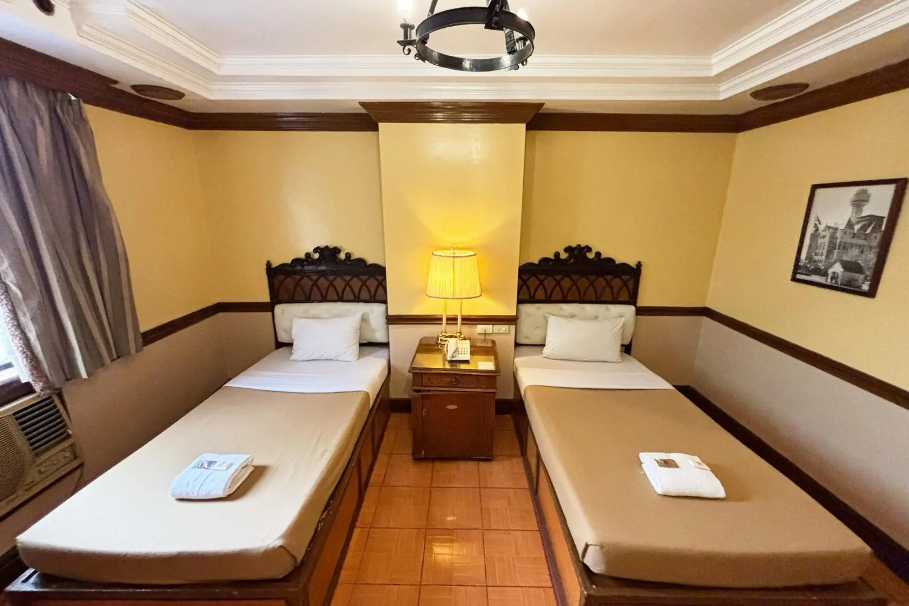 Deluxe Twin Room in Camelot Hotel Quezon City powered by Cocotel Deluxe Twin Room in Camelot Hotel Quezon City powered by Cocotel