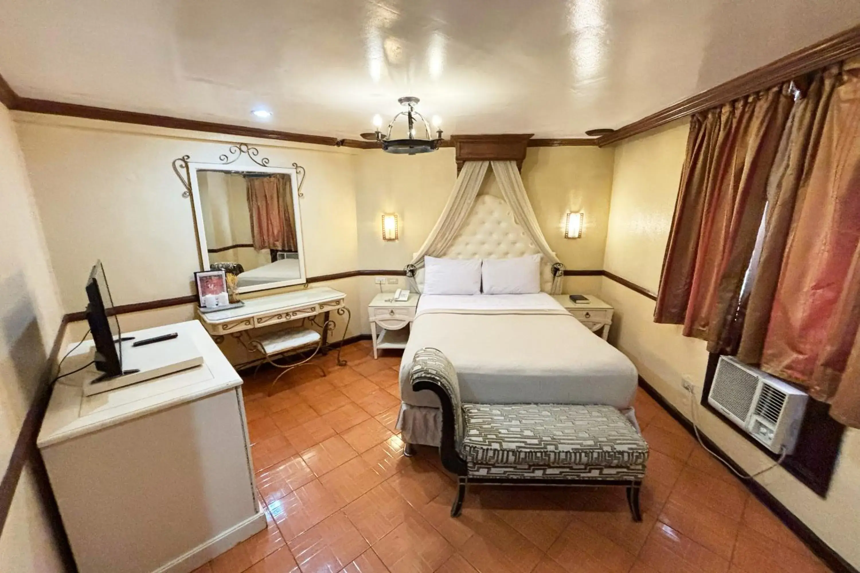 Deluxe Double Room in Camelot Hotel Quezon City powered by Cocotel Deluxe Double Room in Camelot Hotel Quezon City powered by Cocotel