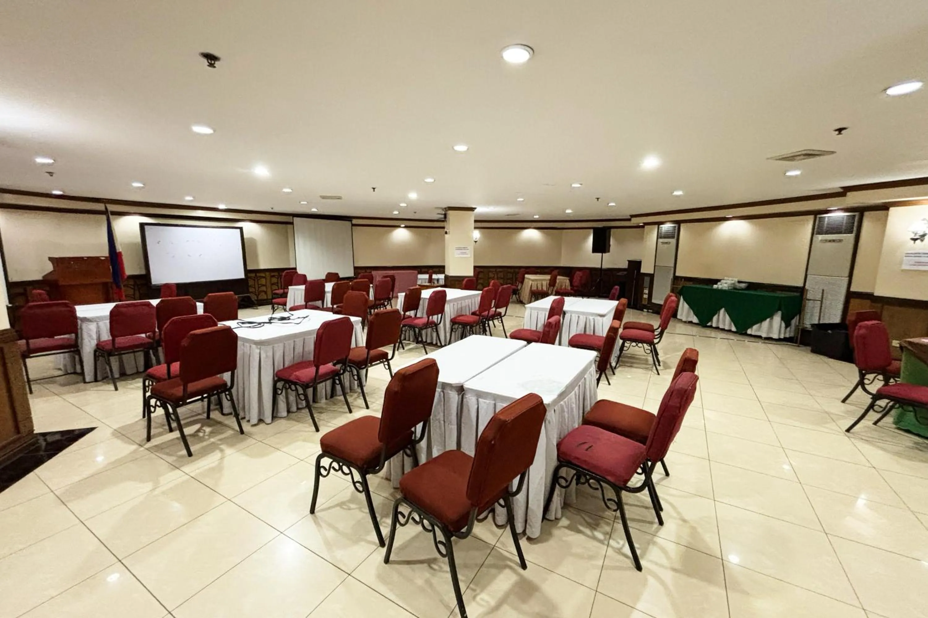 Camelot Hotel Quezon City powered by Cocotel