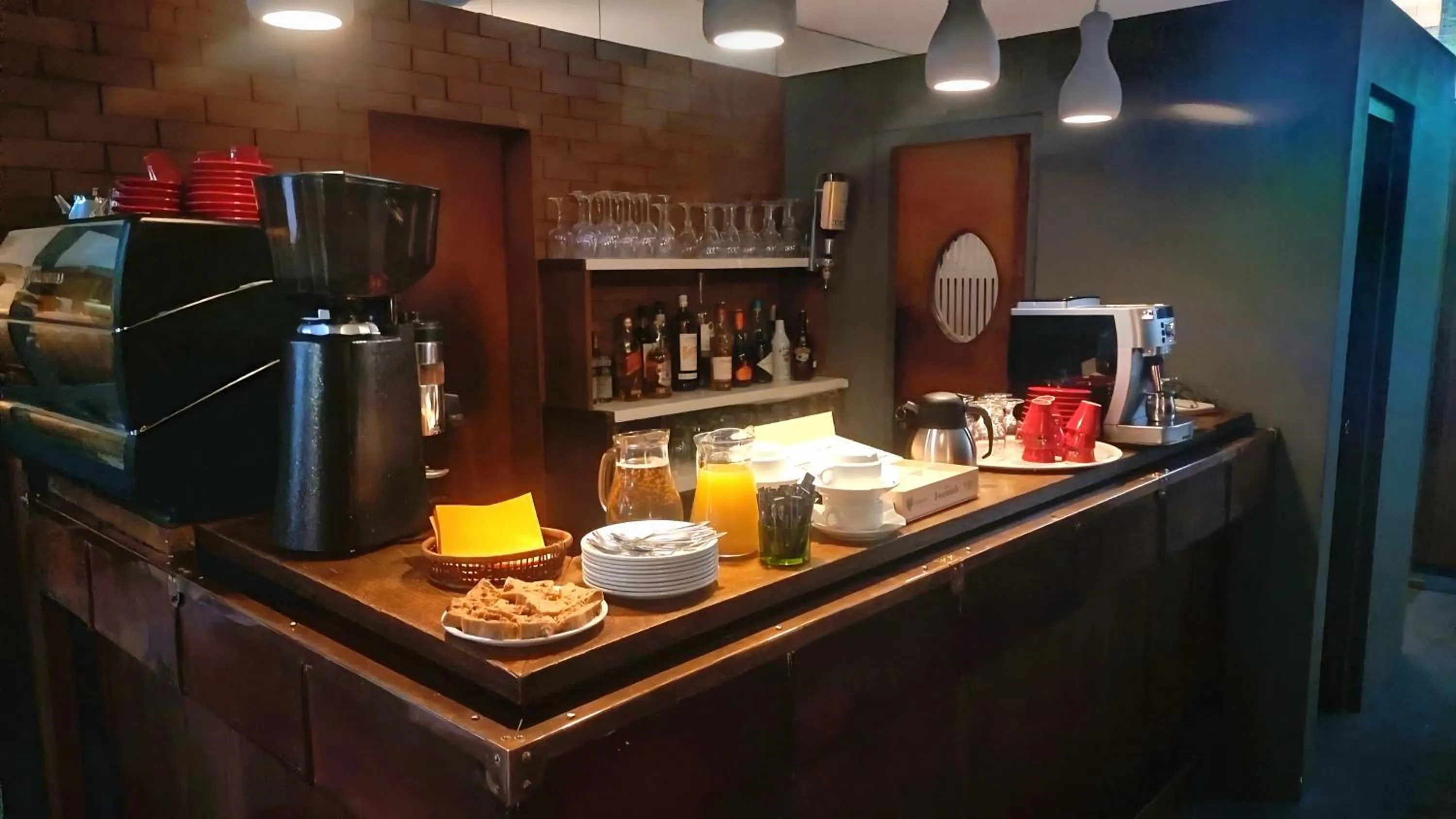 Lounge or bar in Hôtel Le Lons