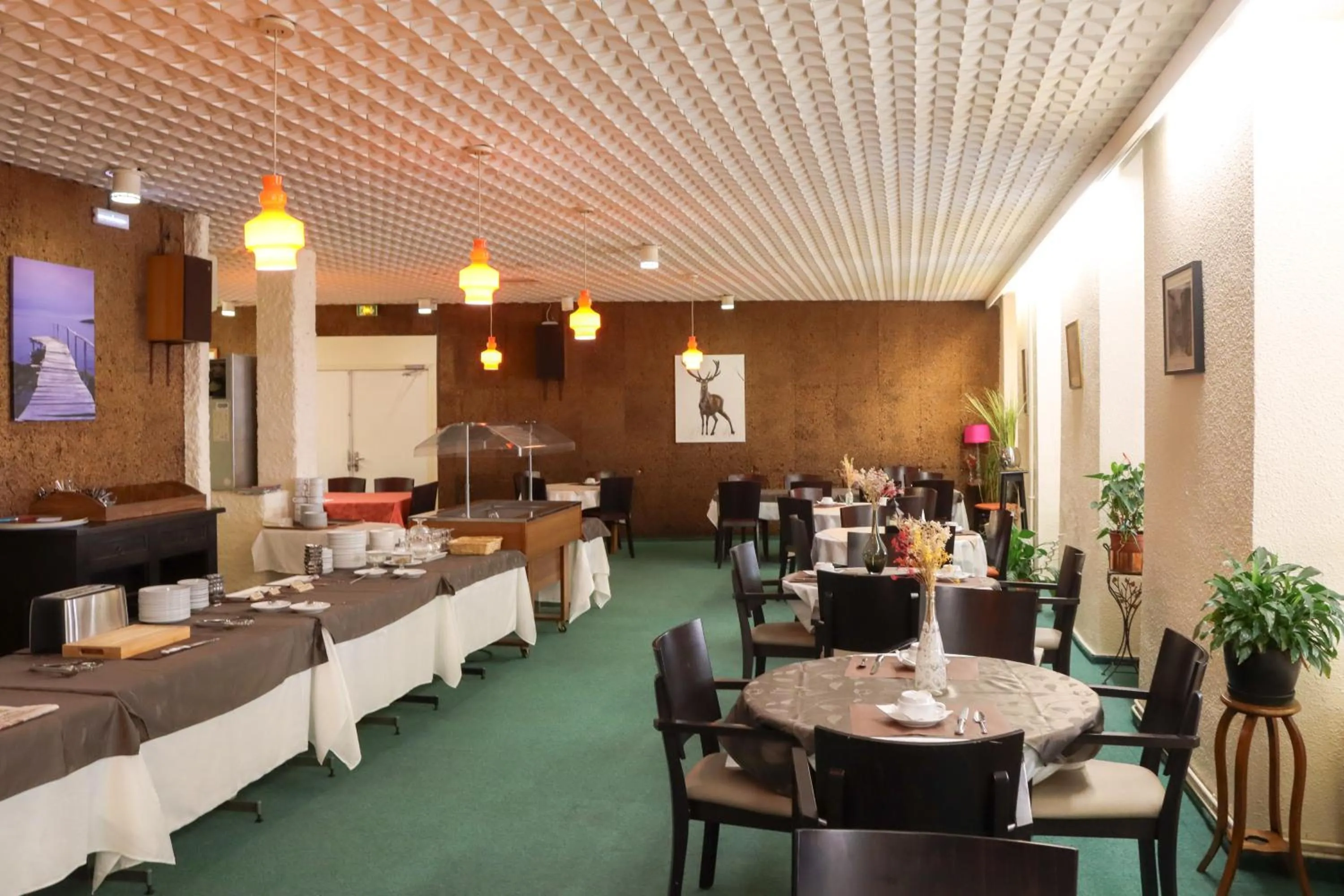 Breakfast in Hôtel Le Lons