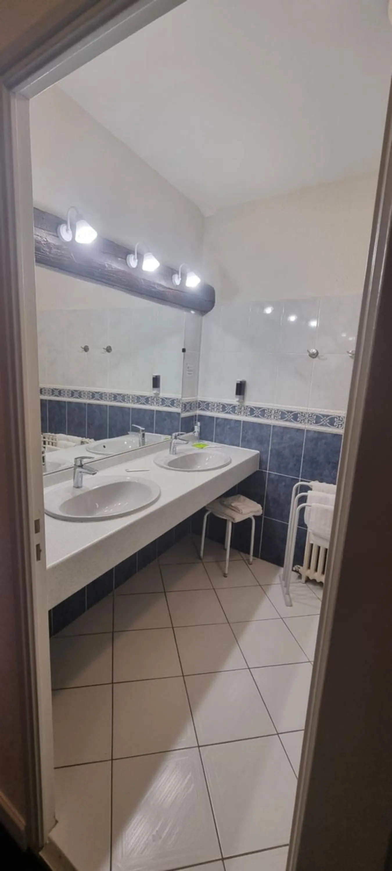 Bathroom in Hôtel Le Lons