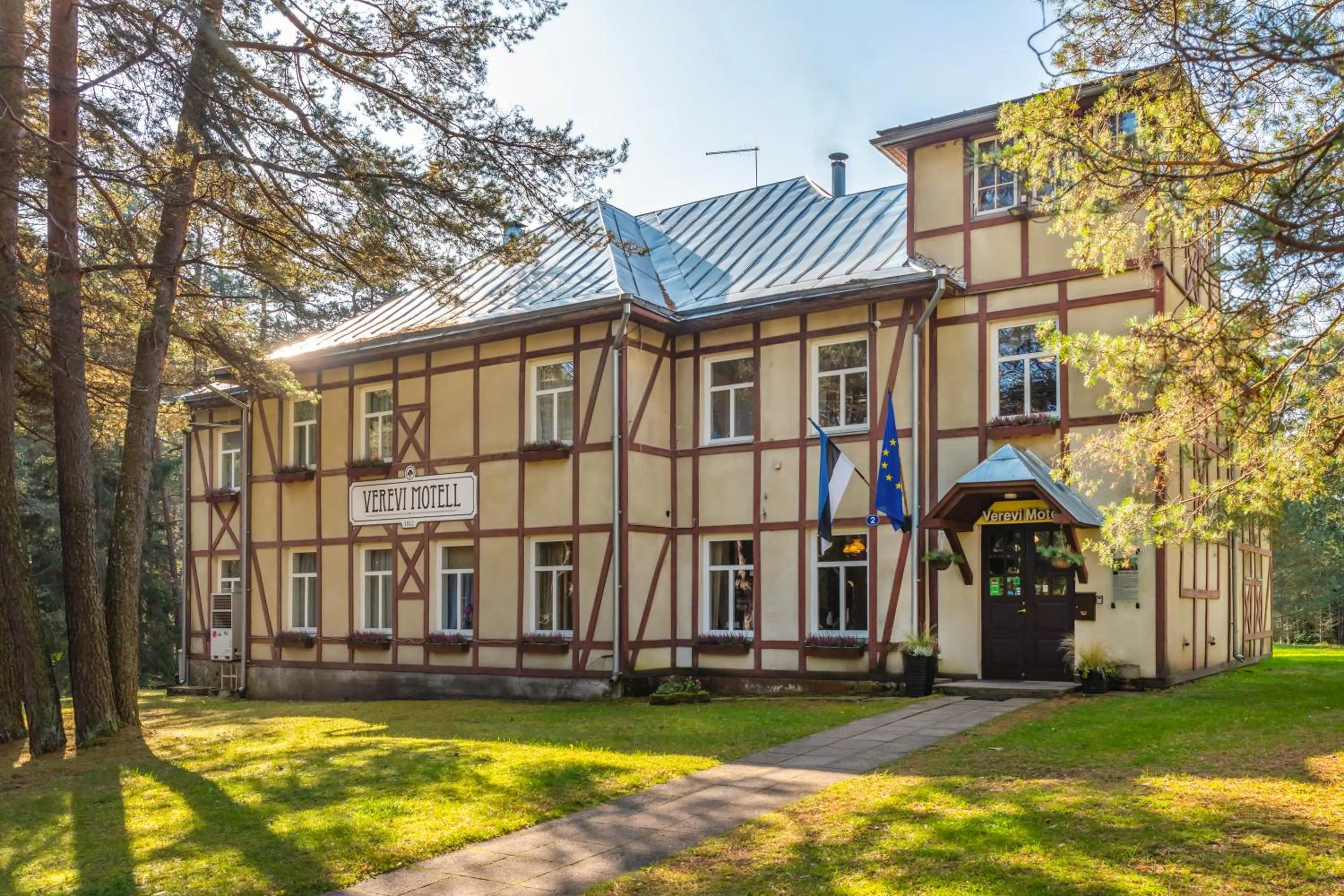 Property building in Verevi Motel