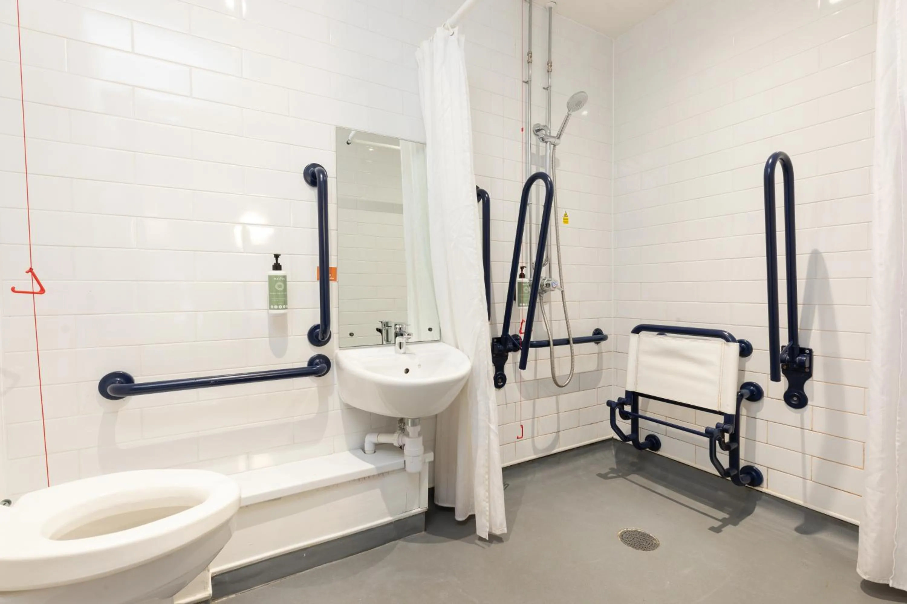 Bathroom in easyHotel Glasgow City