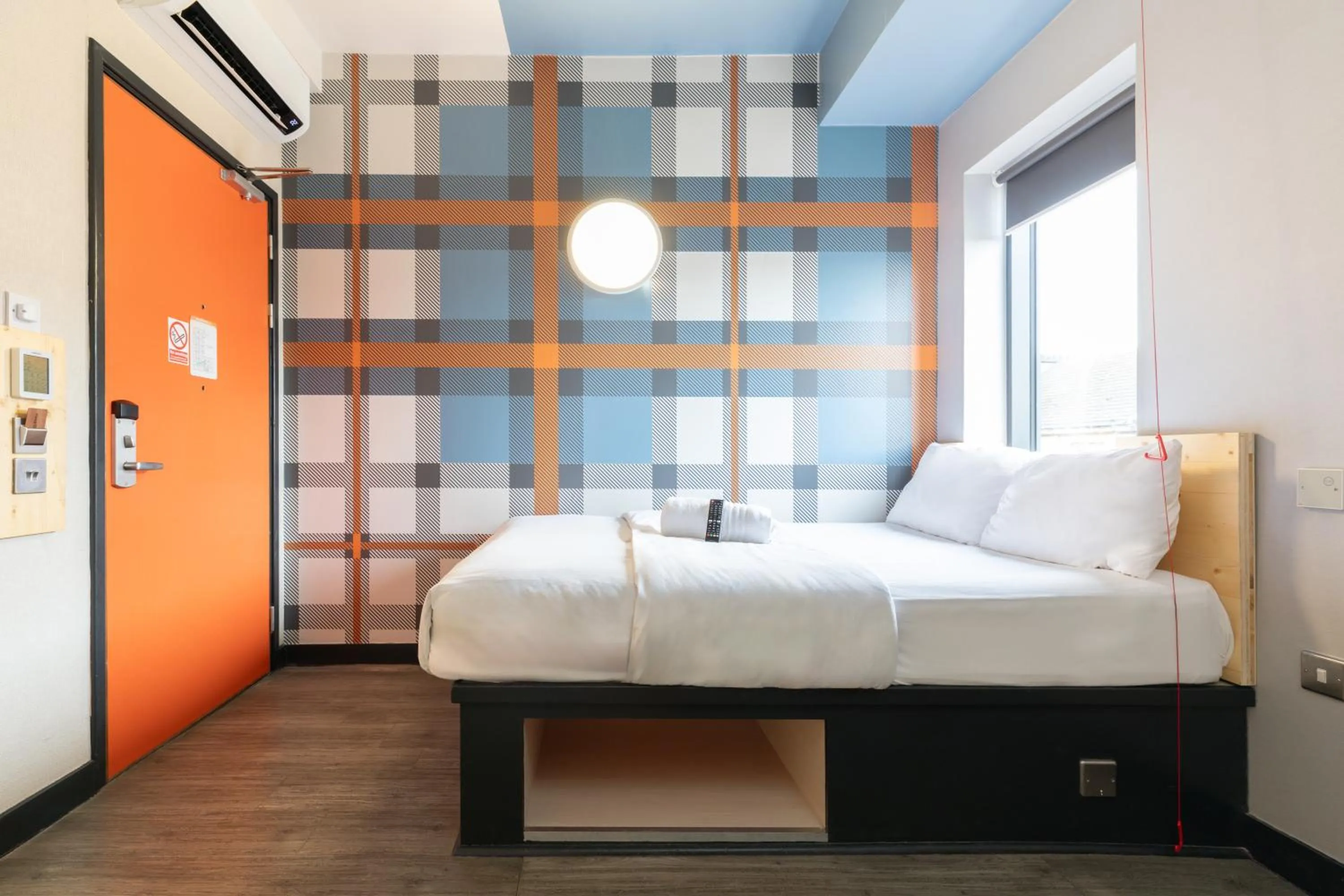 Bedroom, Bed in easyHotel Glasgow City