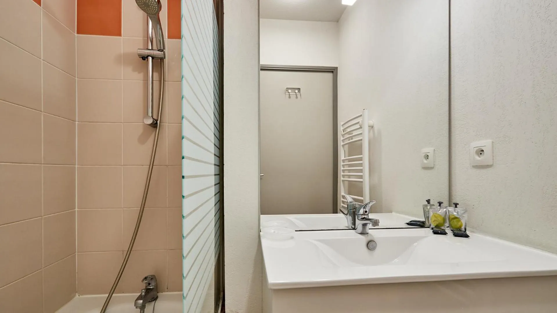 Bathroom in Résidence Vacancéole - Le Domaine de la Corniche