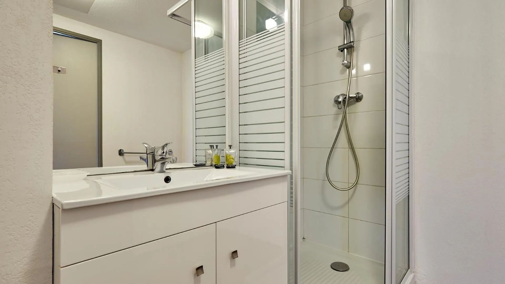 Bathroom in Résidence Vacancéole - Le Domaine de la Corniche