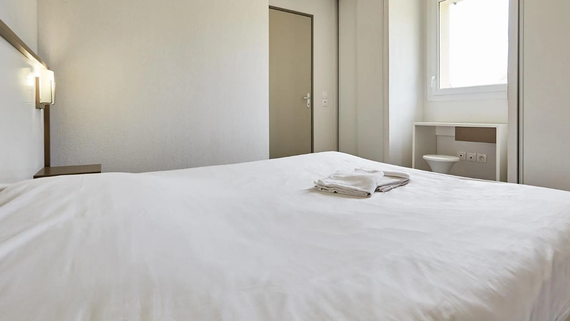 Photo of the whole room, Bed in Résidence Vacancéole - Le Domaine de la Corniche