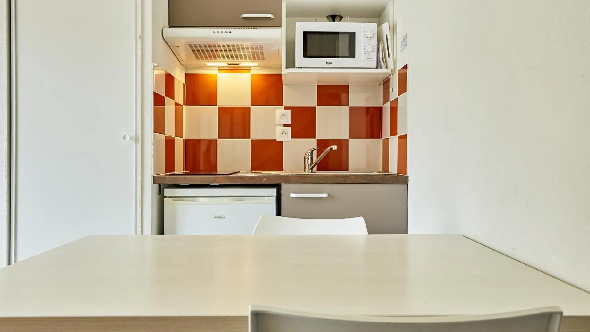 Kitchen or kitchenette in Résidence Vacancéole - Le Domaine de la Corniche