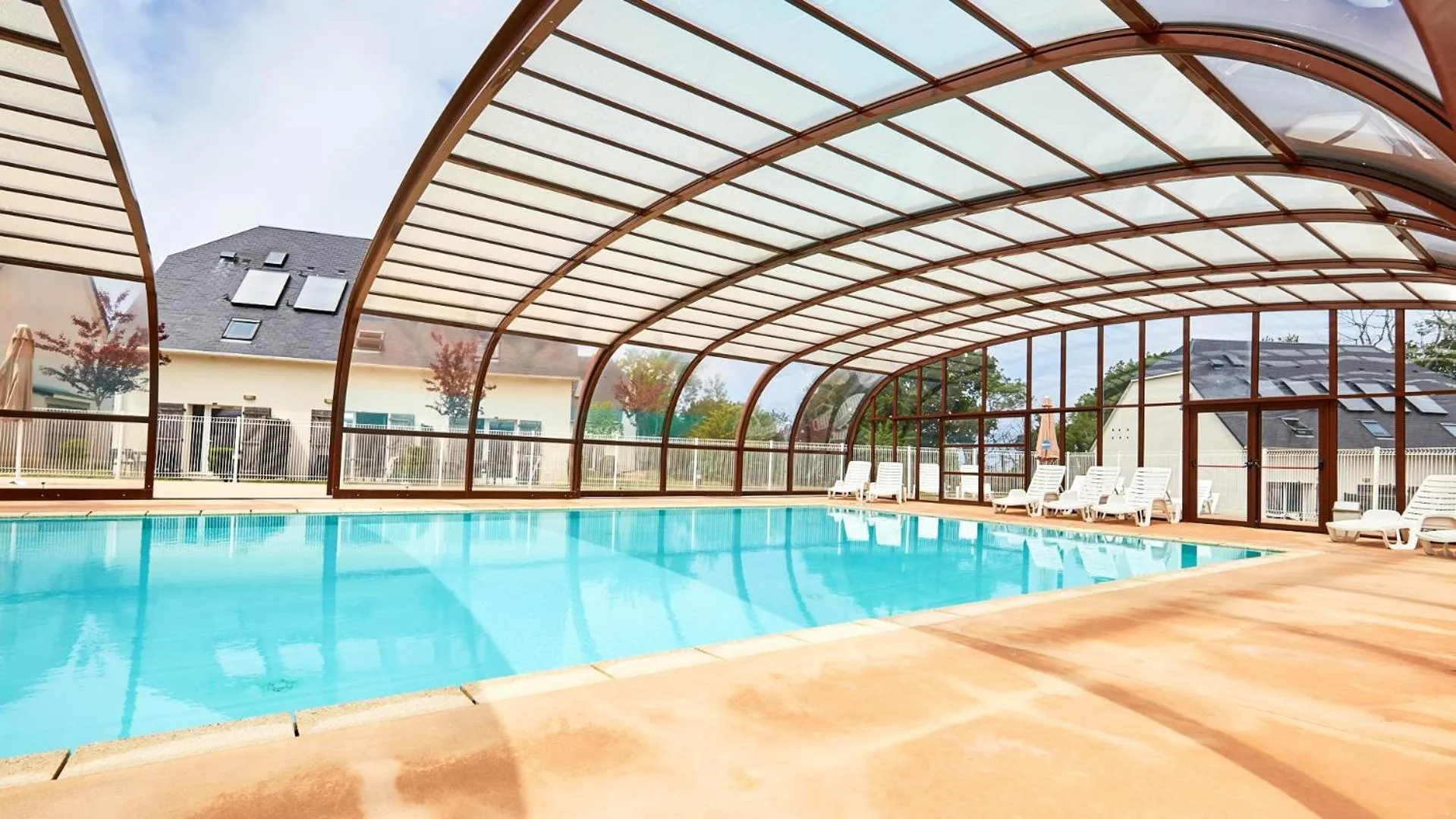 Swimming pool in Résidence Vacancéole - Le Domaine de la Corniche