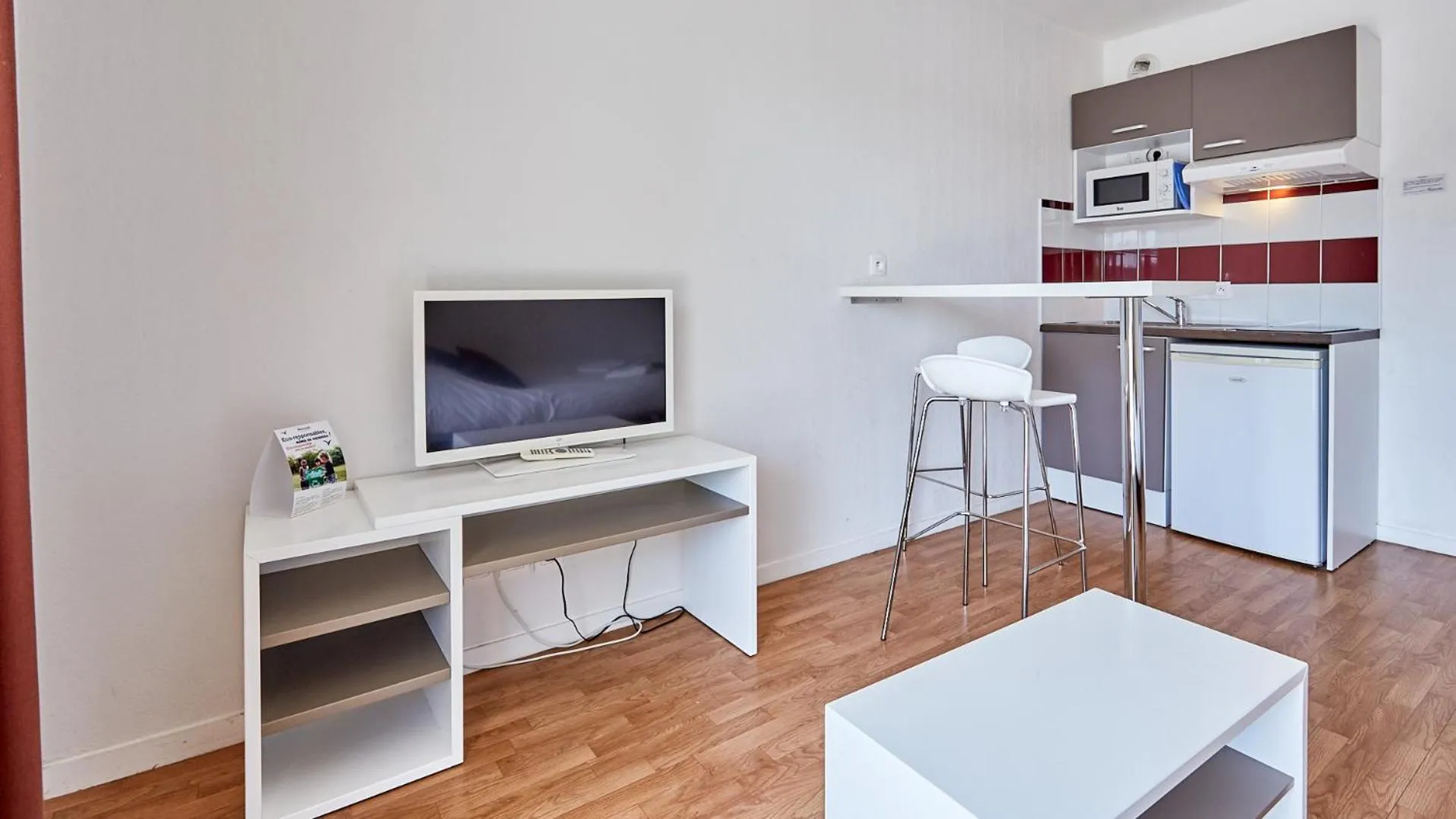 TV and multimedia in Résidence Vacancéole - Le Domaine de la Corniche