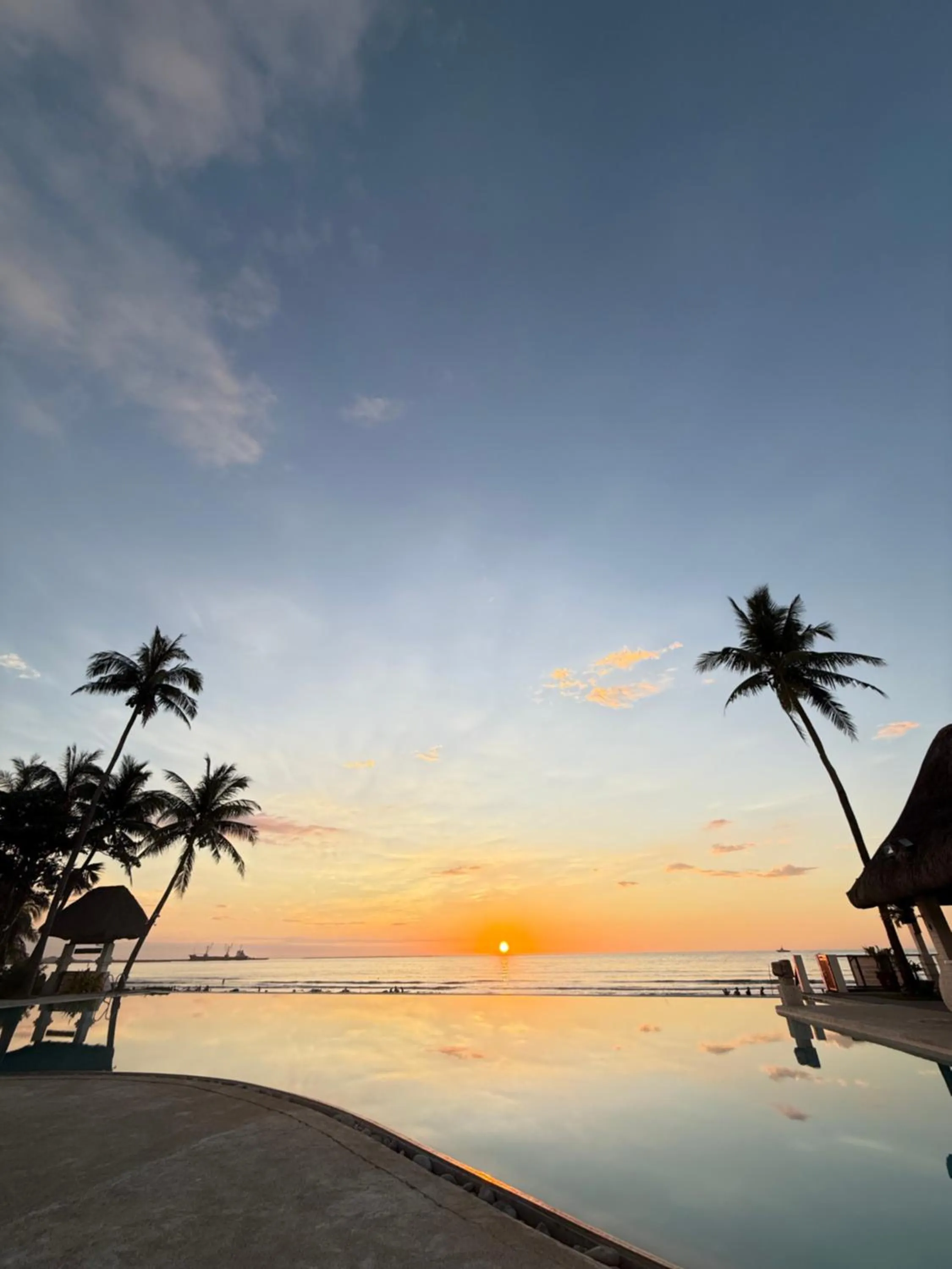 Playa Tropical Resort Hotel