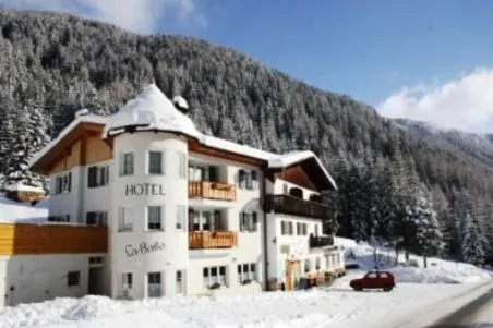 Facade/entrance in La Baita