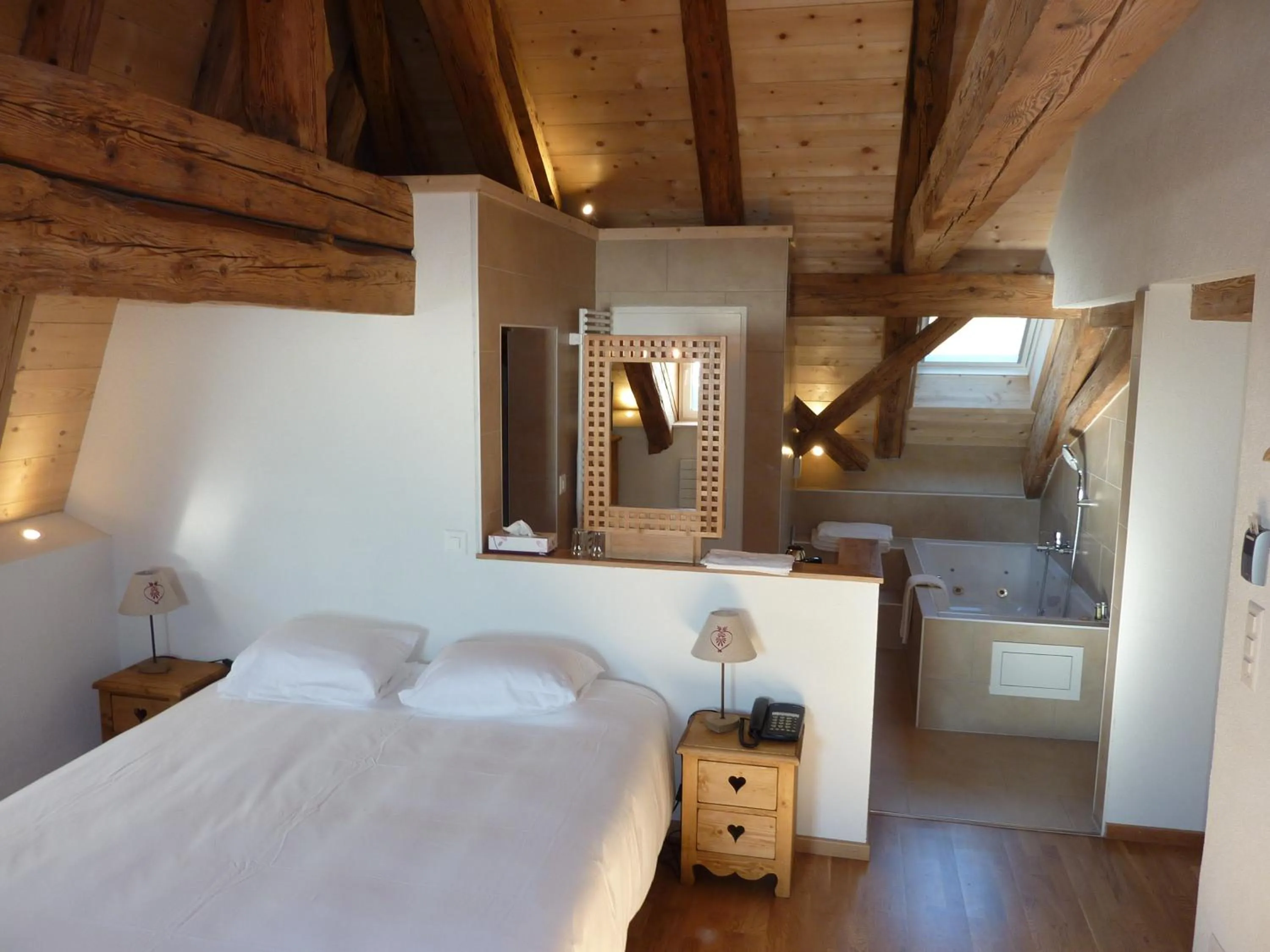 Photo of the whole room, Bed in Petit Hôtel de Chaumont