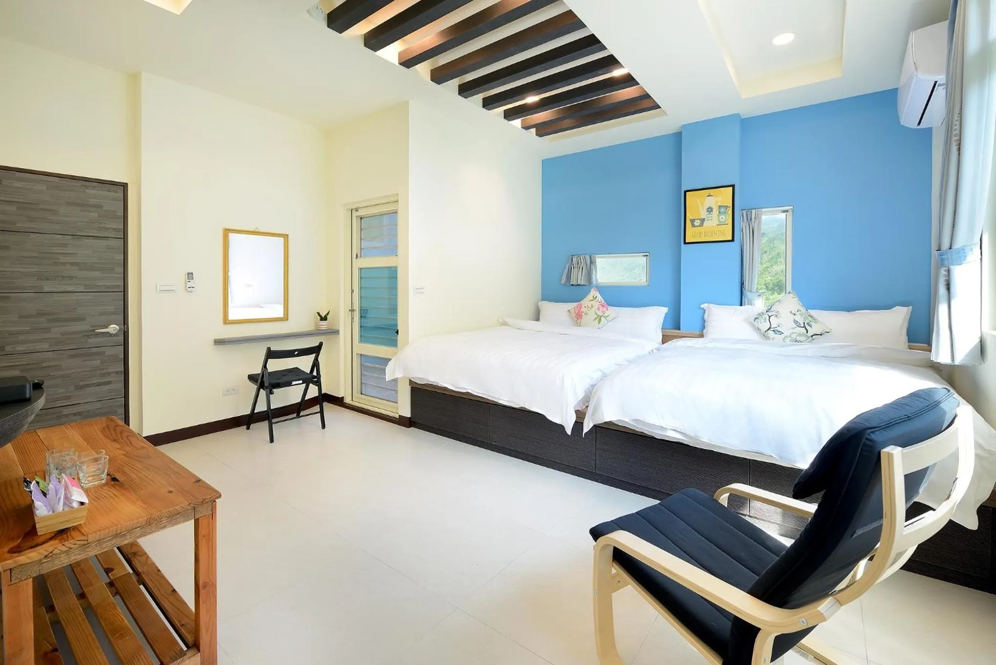 Photo of the whole room, Bed in Fish Home 15