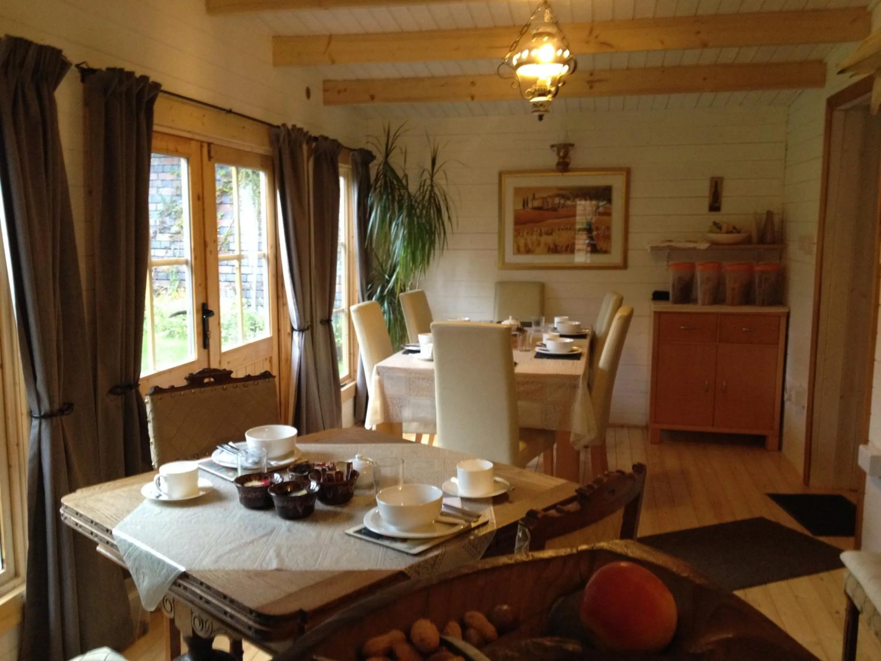 Restaurant/places to eat in Alice Guest house