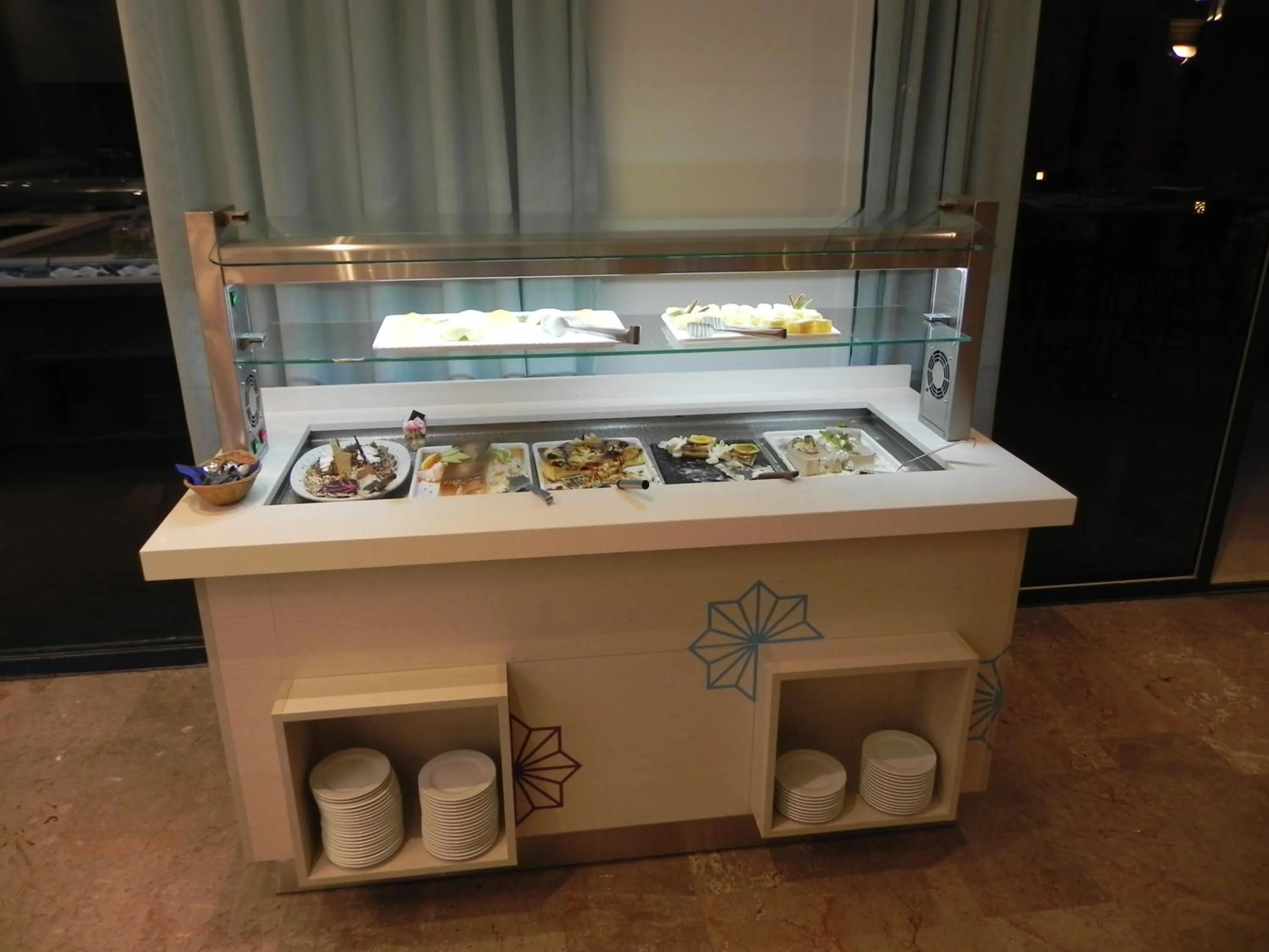 Restaurant/places to eat in Hotel Albatros