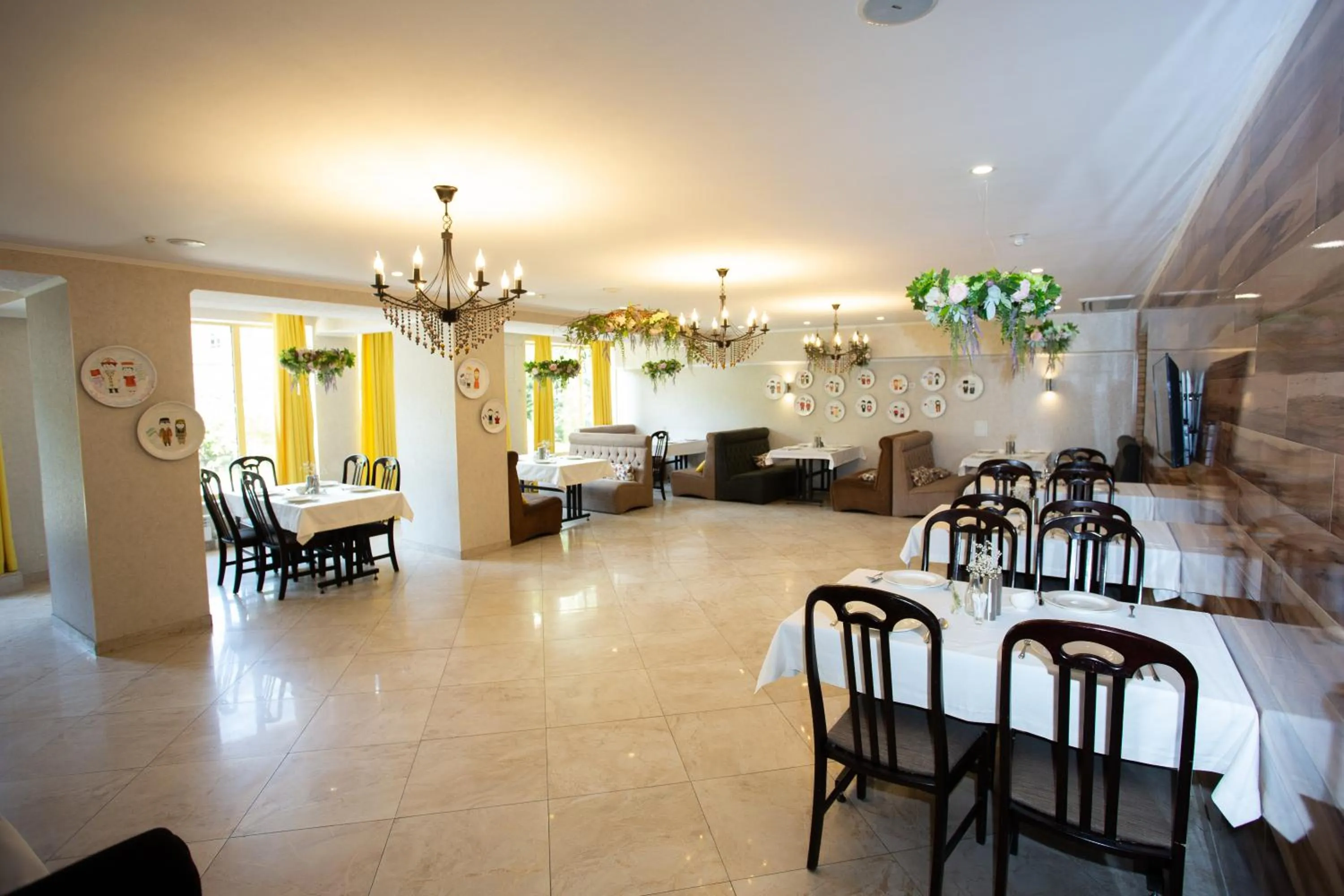 Restaurant/places to eat in B Hotel Bishkek