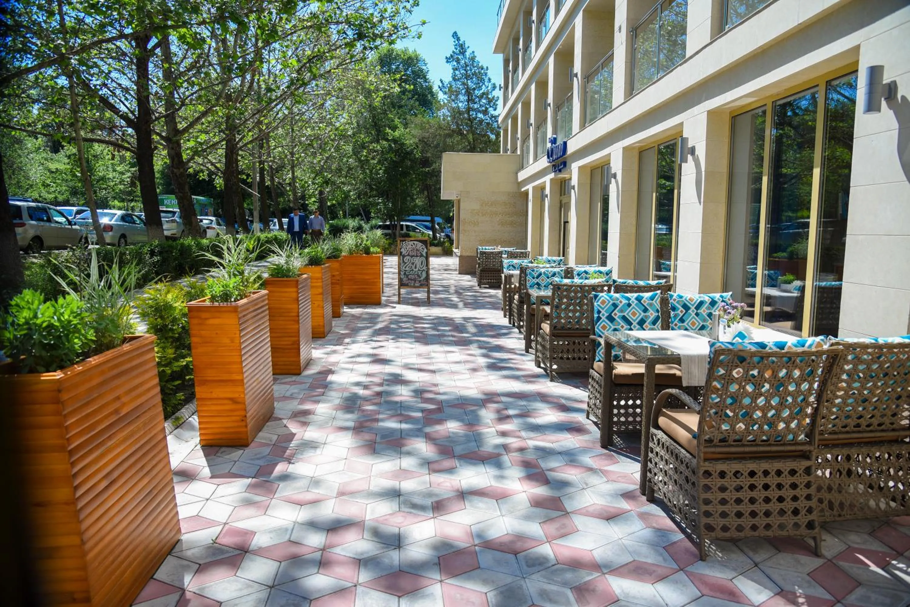 Restaurant/places to eat in B Hotel Bishkek