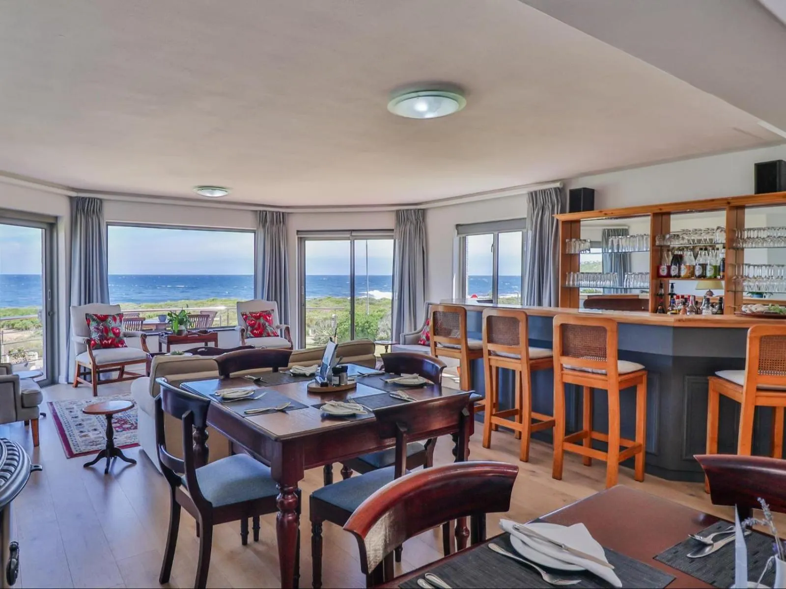 Lounge or bar in Sandbaai Country House