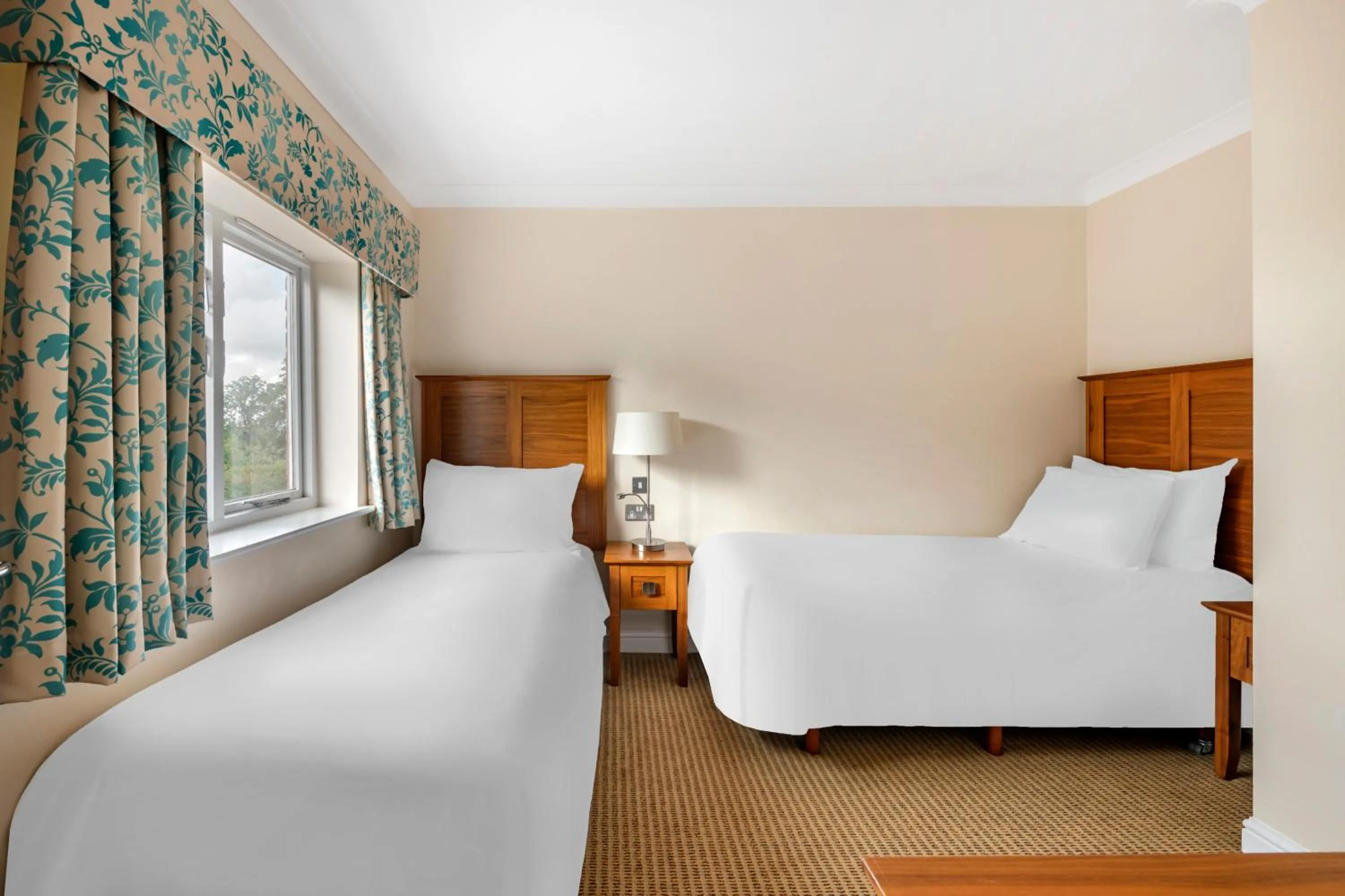 Bedroom, Bed in Wychnor Park Country Club