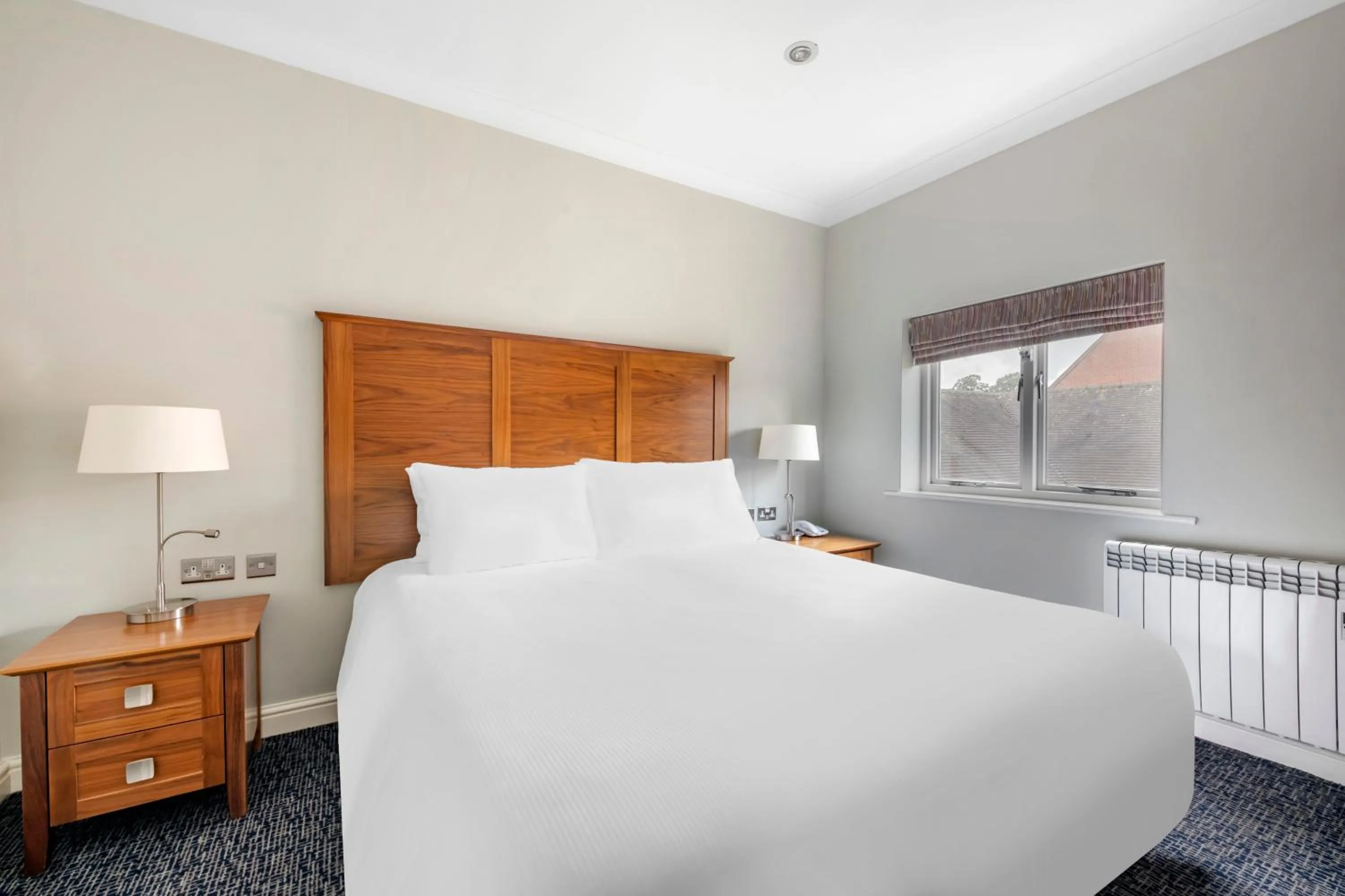 Bedroom, Bed in Wychnor Park Country Club