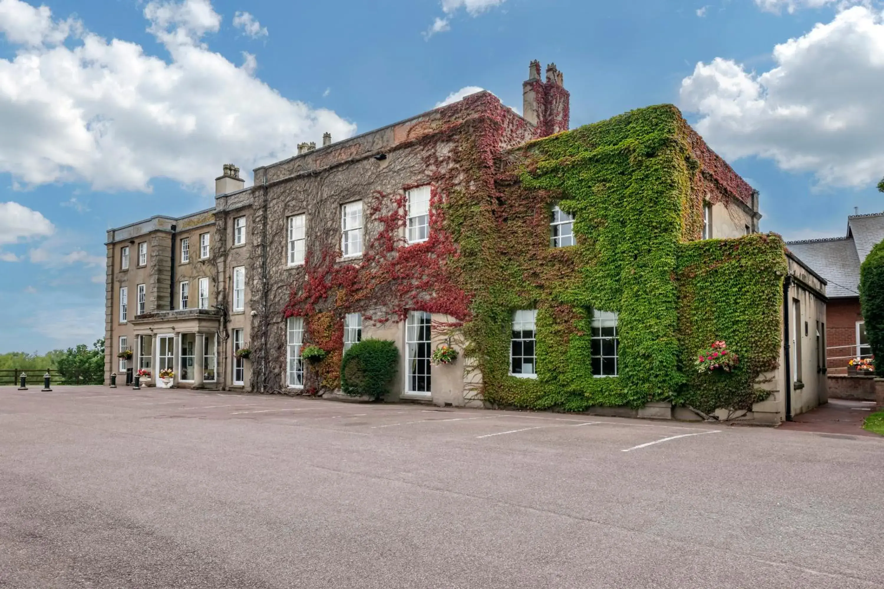 Property building in Wychnor Park Country Club Property building in Wychnor Park Country Club