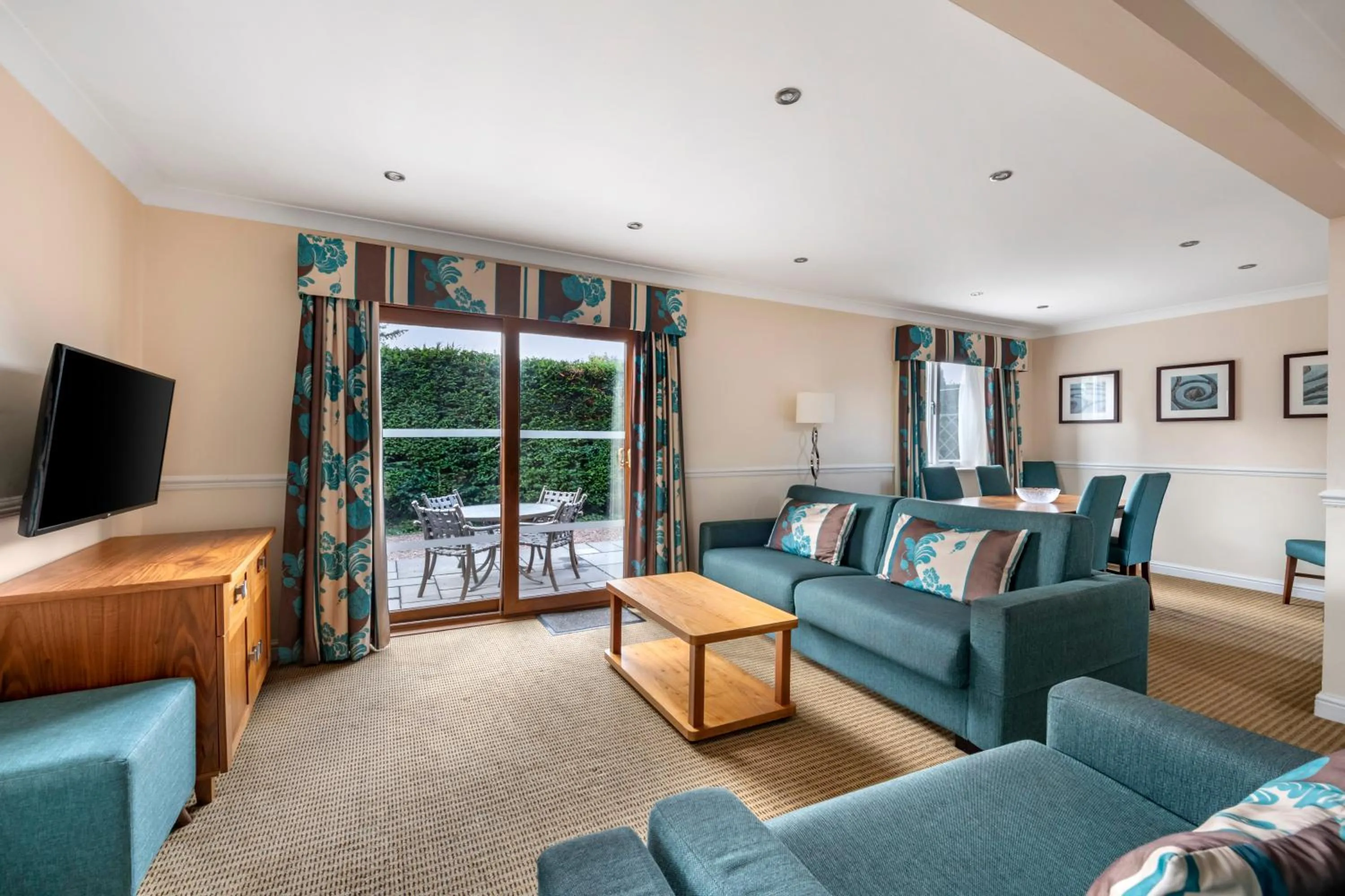 Living room in Wychnor Park Country Club