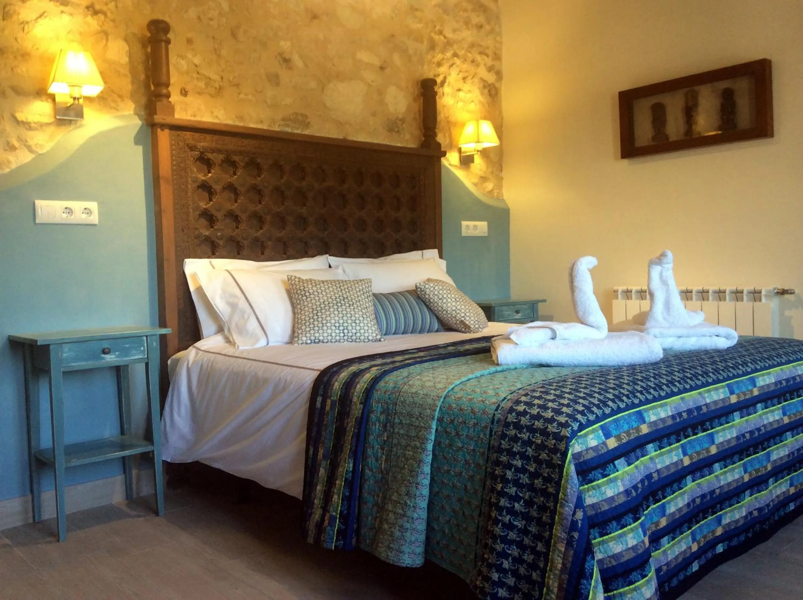 Shower, Bed in Los Cuatro Vientos B&B