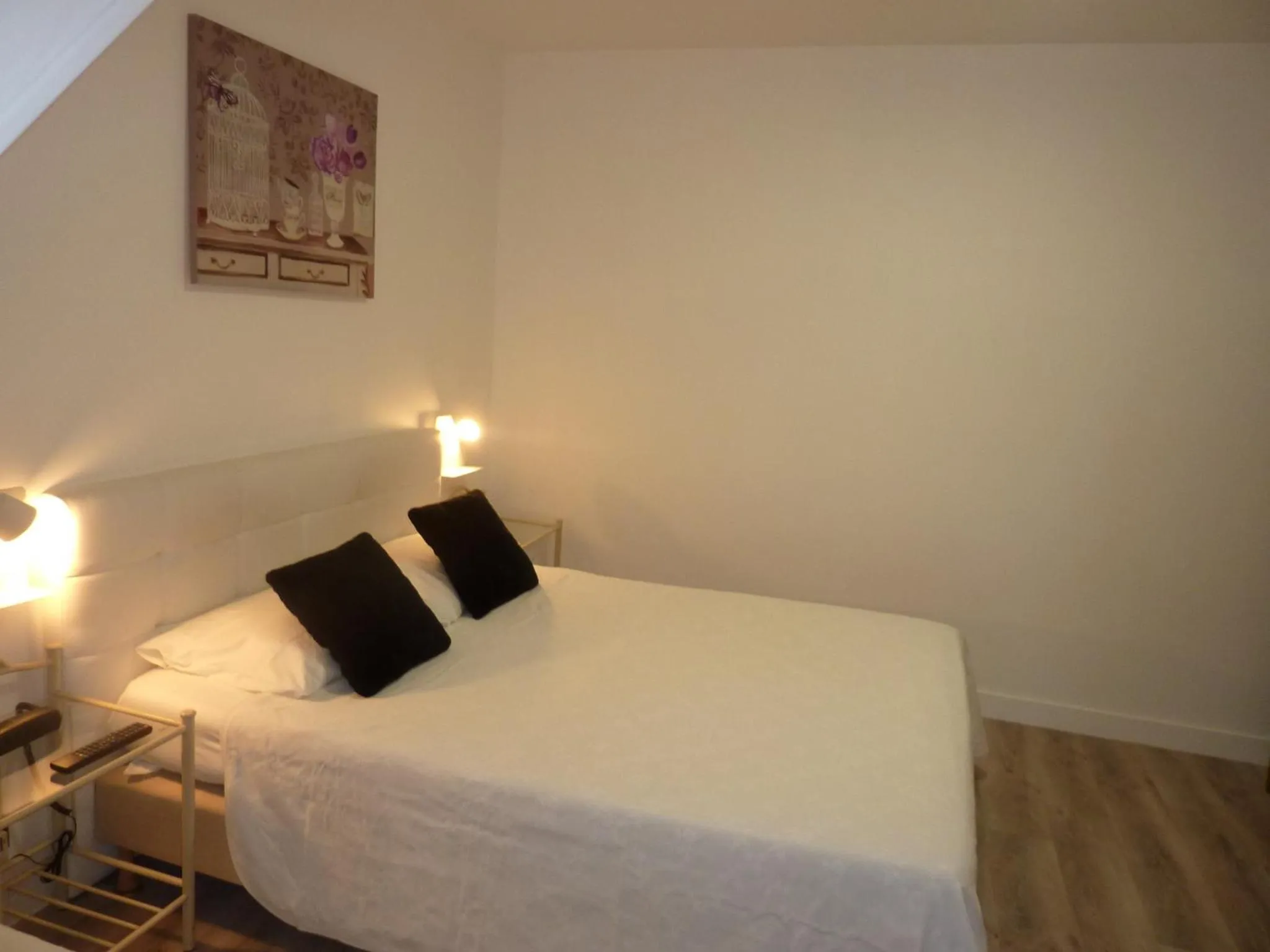 Bedroom, Bed in Hôtel A La Renommée