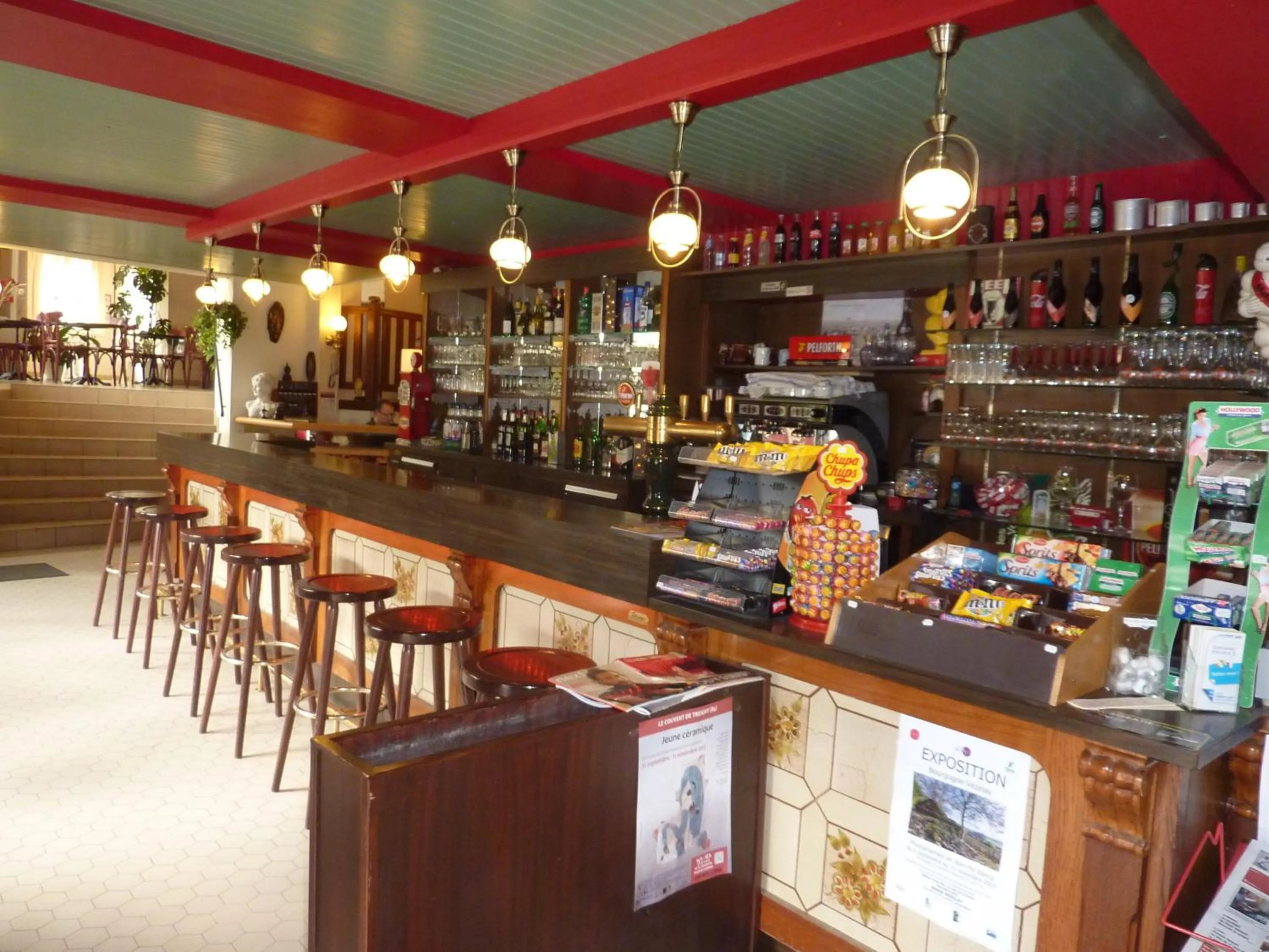 Lounge or bar in Hôtel A La Renommée