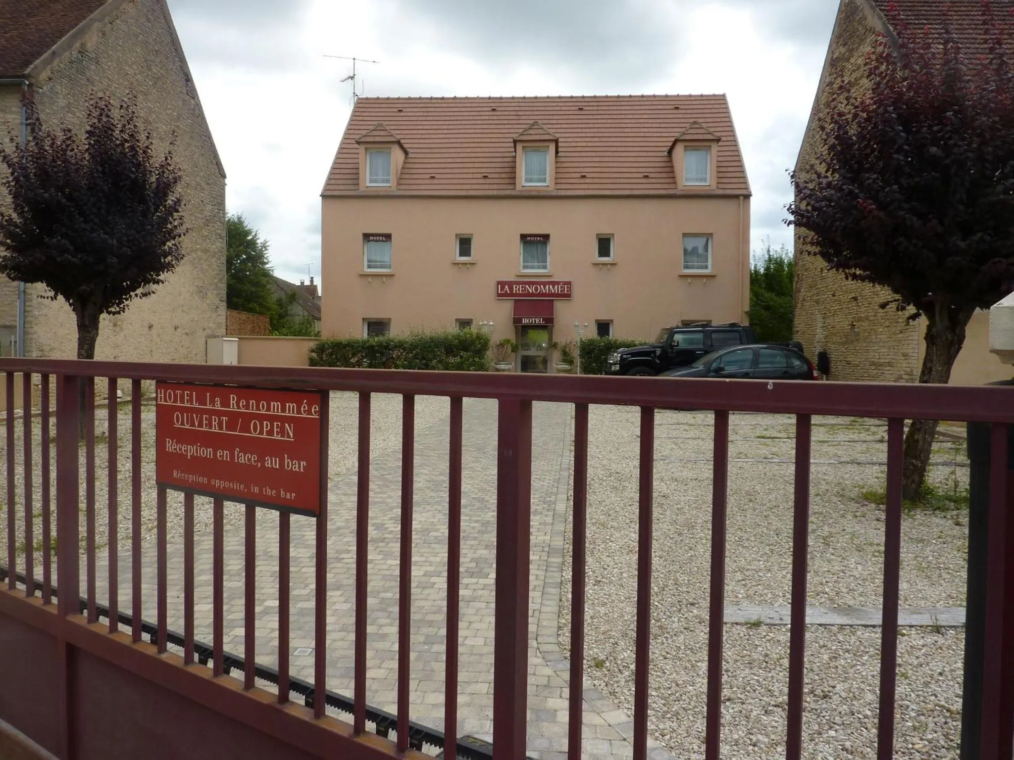 Property building in Hôtel A La Renommée